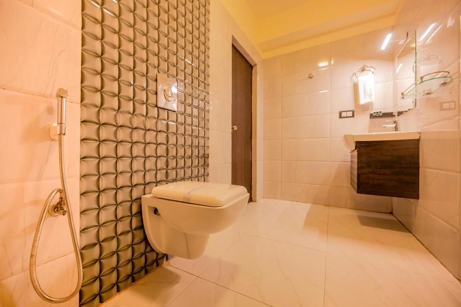 Udaan Woodberry Hotel & Spa