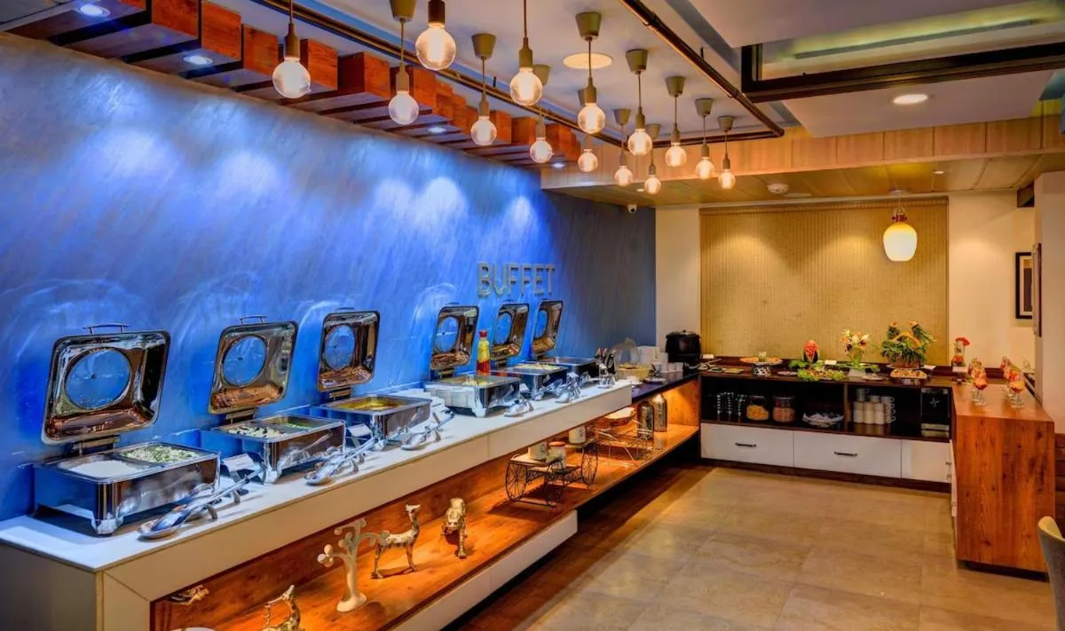 Food and drinks in Udaan Woodberry Hotel & Spa