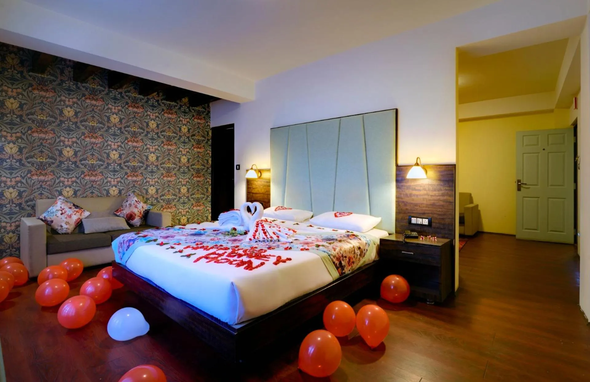 Photo of the whole room, Bed in Udaan Woodberry Hotel & Spa