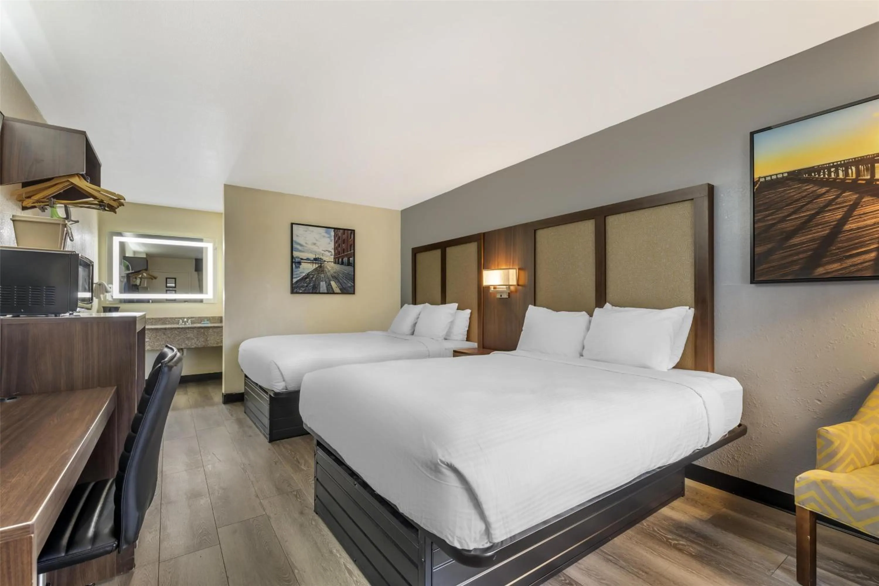 Bedroom, Bed in Best Western Salisbury Plaza