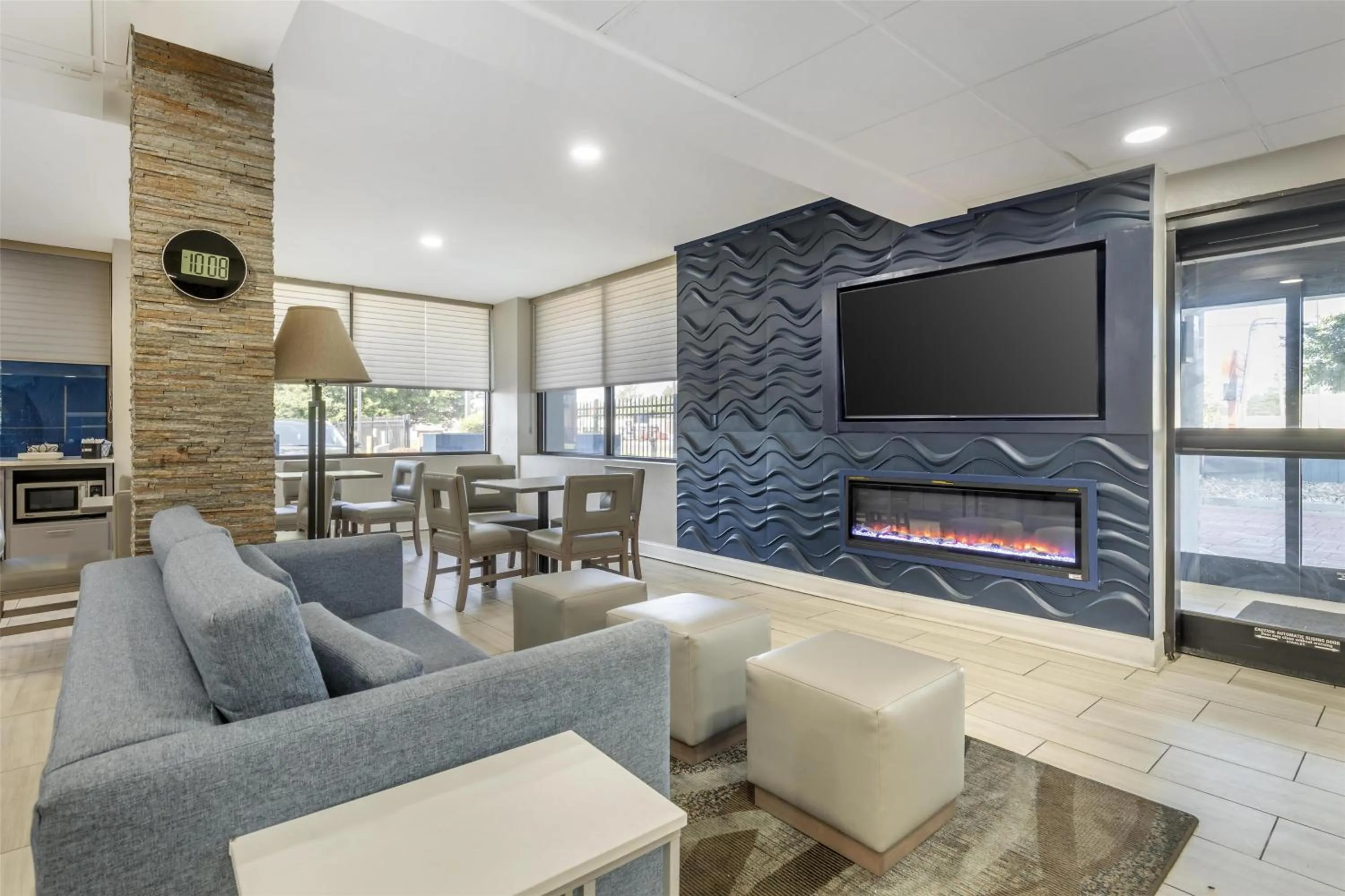 Lobby or reception in Best Western Salisbury Plaza