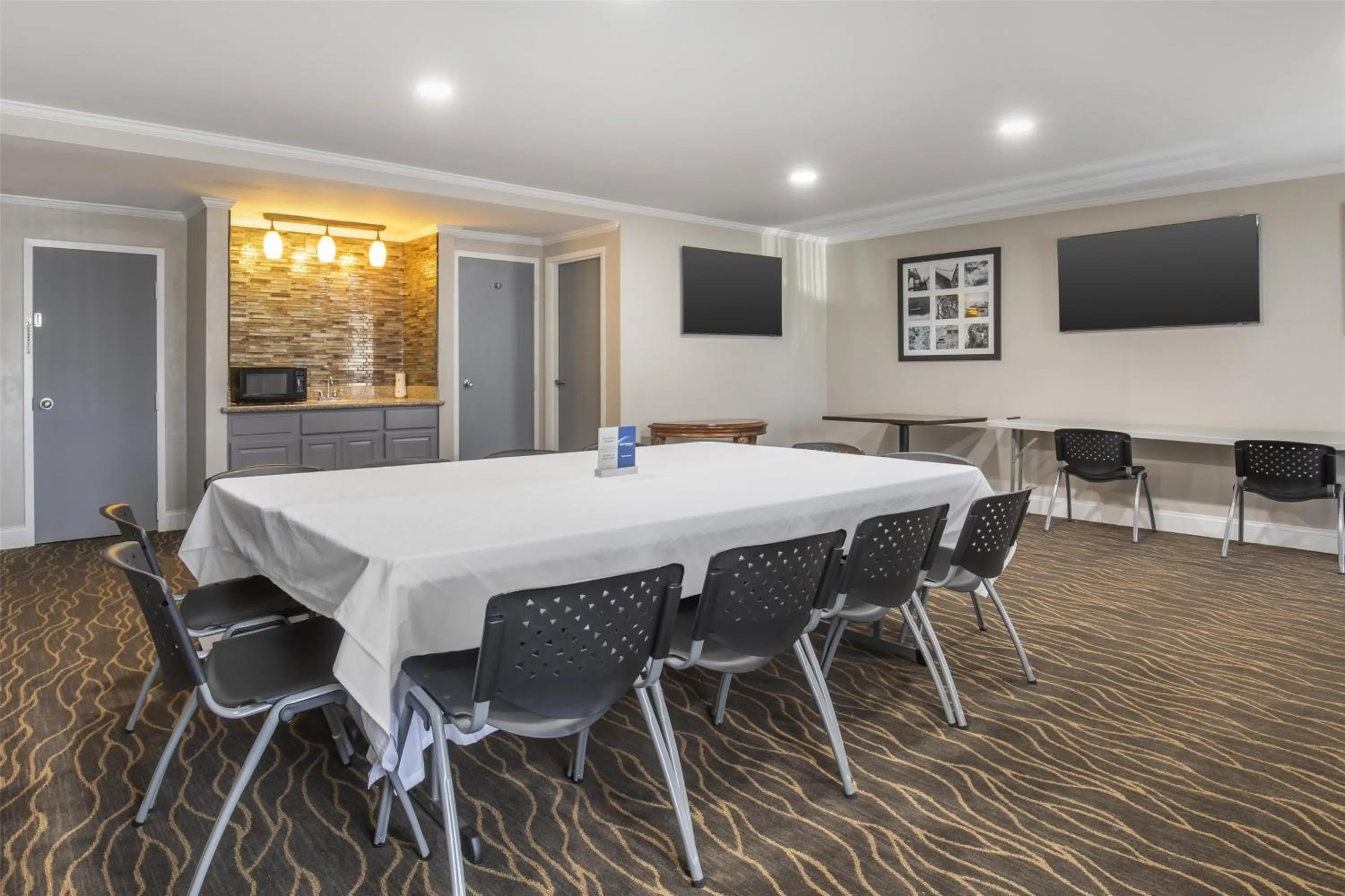 Meeting/conference room in Best Western Salisbury Plaza