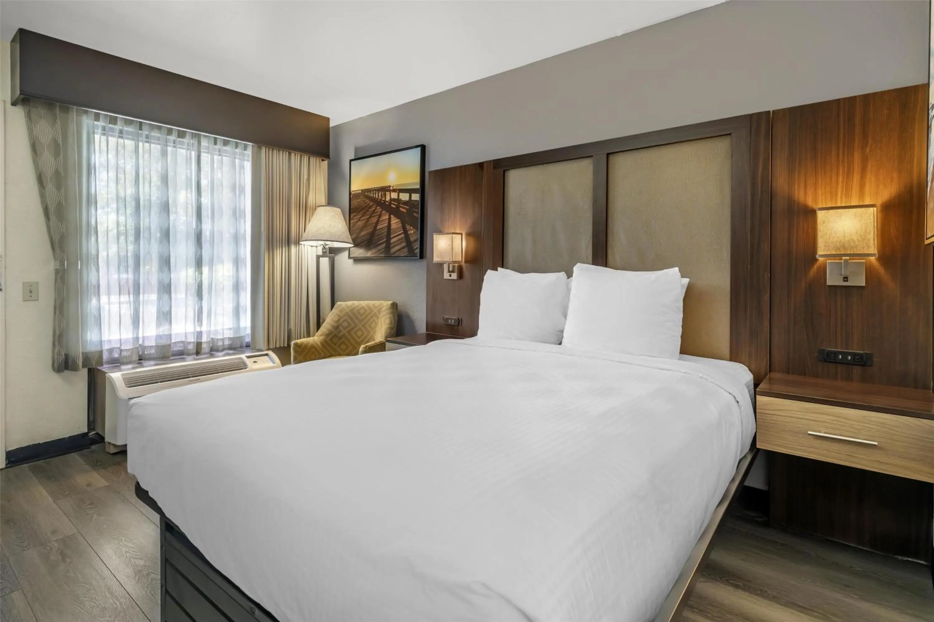 Bedroom, Bed in Best Western Salisbury Plaza