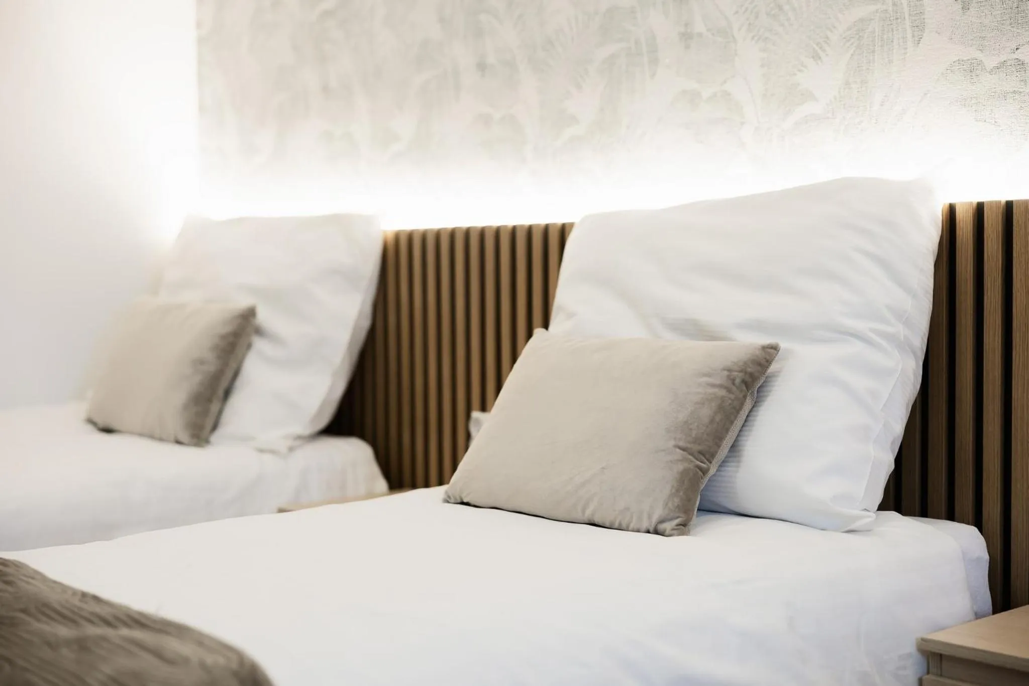 Bed in GOŚCINIEC ZACISZE - pokoje & restauracja blisko A2 Dąbie - Uniejów