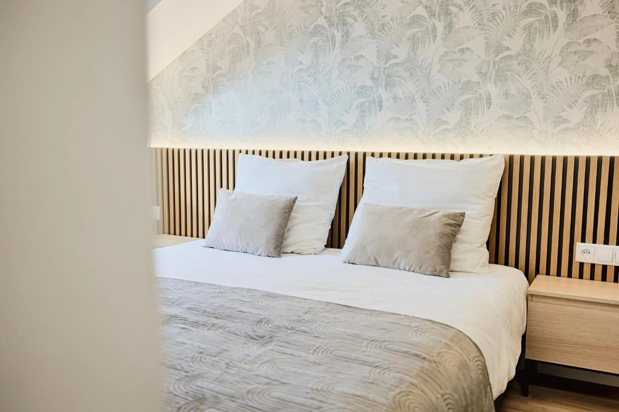 Bed in GOŚCINIEC ZACISZE - pokoje & restauracja blisko A2 Dąbie - Uniejów