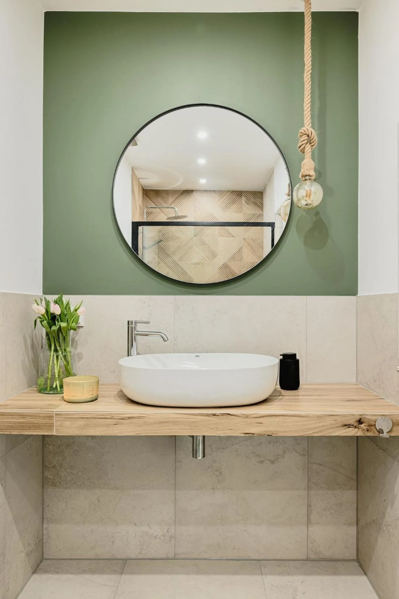 GOŚCINIEC ZACISZE - pokoje & restauracja blisko A2 Dąbie - Uniejów