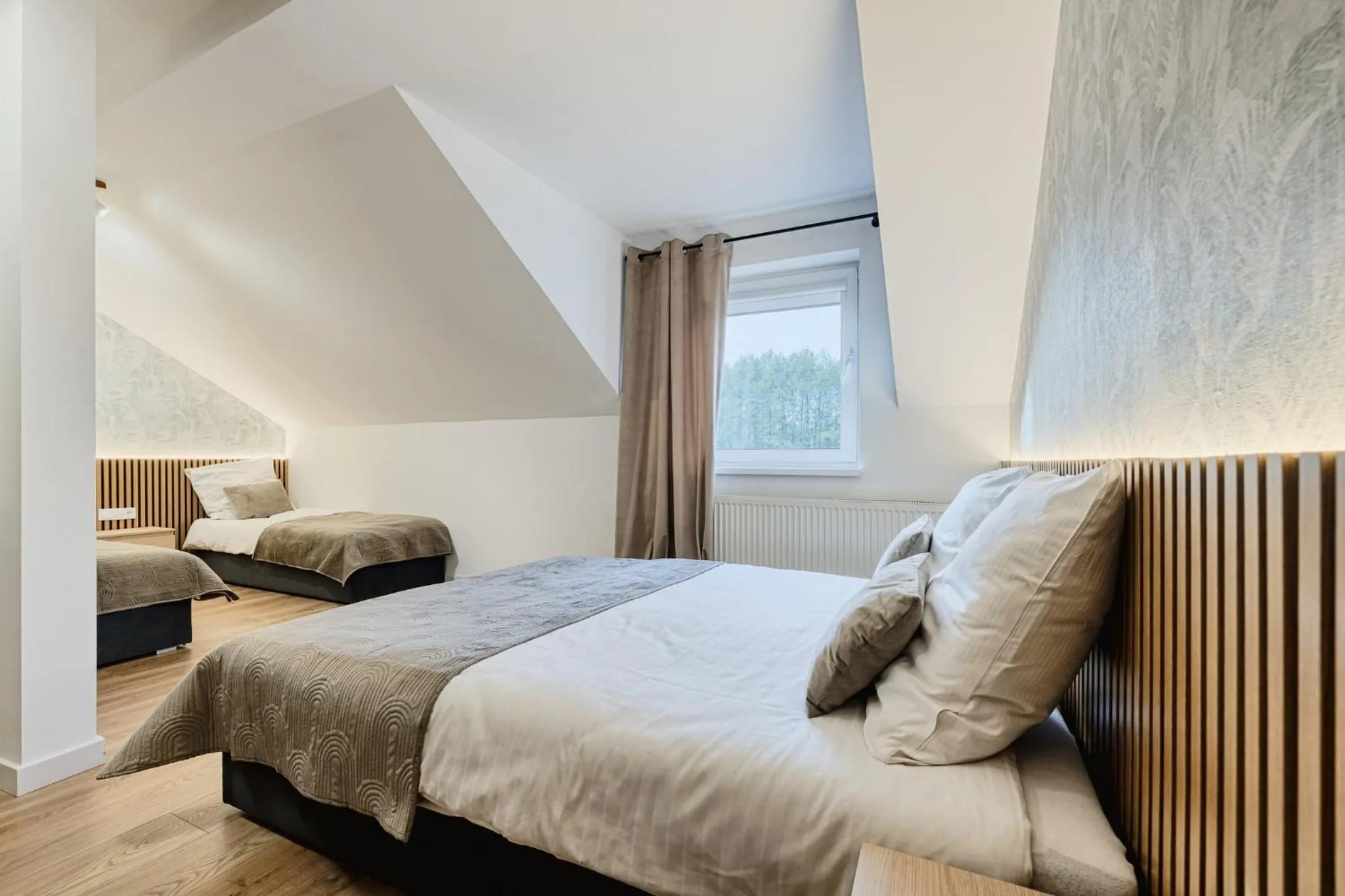 Bed in GOŚCINIEC ZACISZE - pokoje & restauracja blisko A2 Dąbie - Uniejów