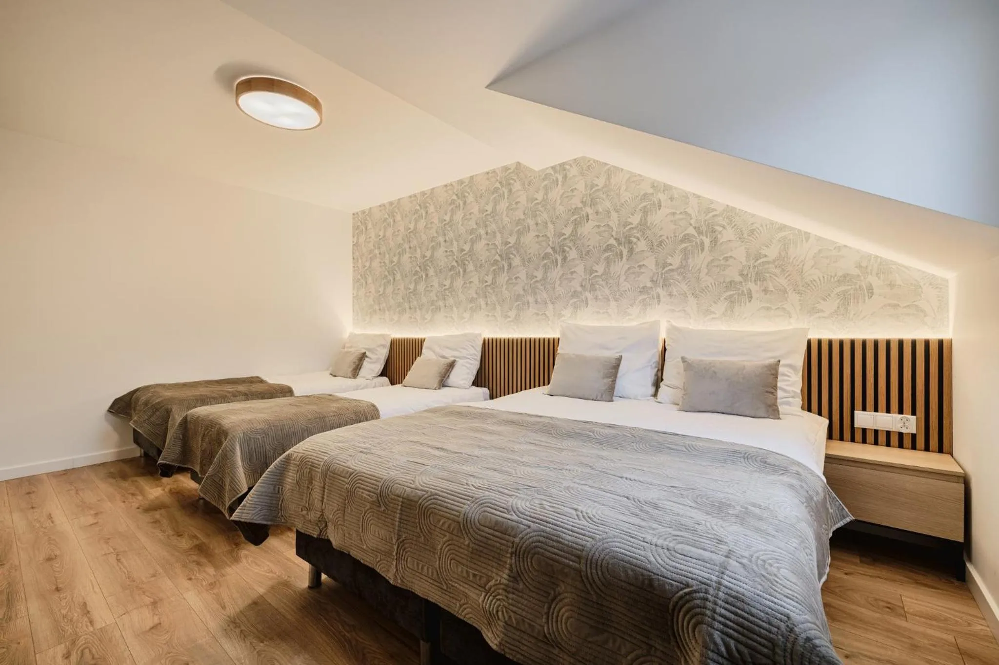 Bed in GOŚCINIEC ZACISZE - pokoje & restauracja blisko A2 Dąbie - Uniejów