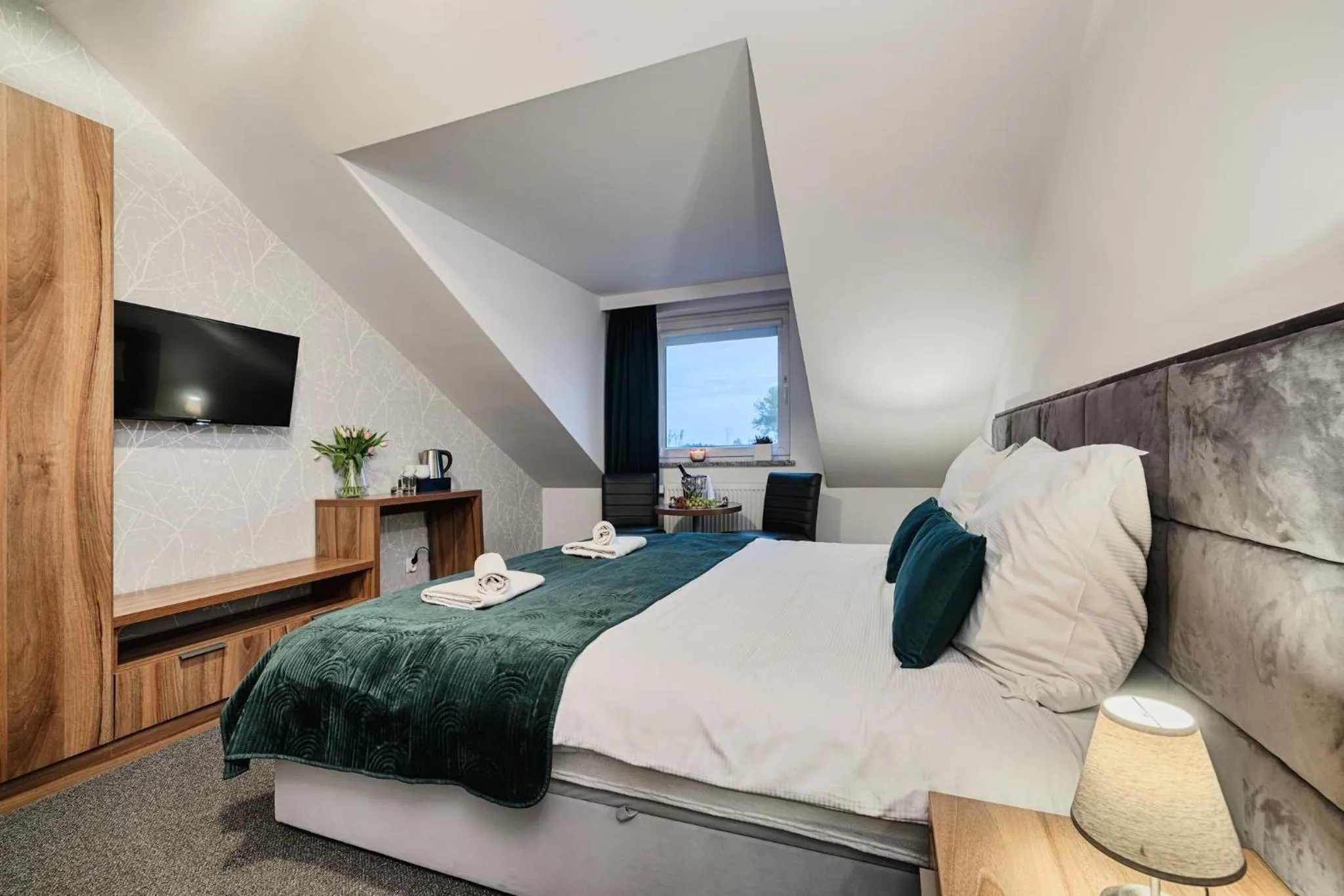 Bed in GOŚCINIEC ZACISZE - pokoje & restauracja blisko A2 Dąbie - Uniejów