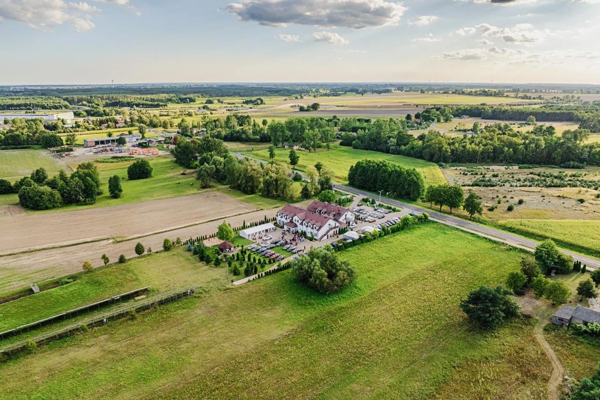 Property building in GOŚCINIEC ZACISZE - pokoje & restauracja blisko A2 Dąbie - Uniejów