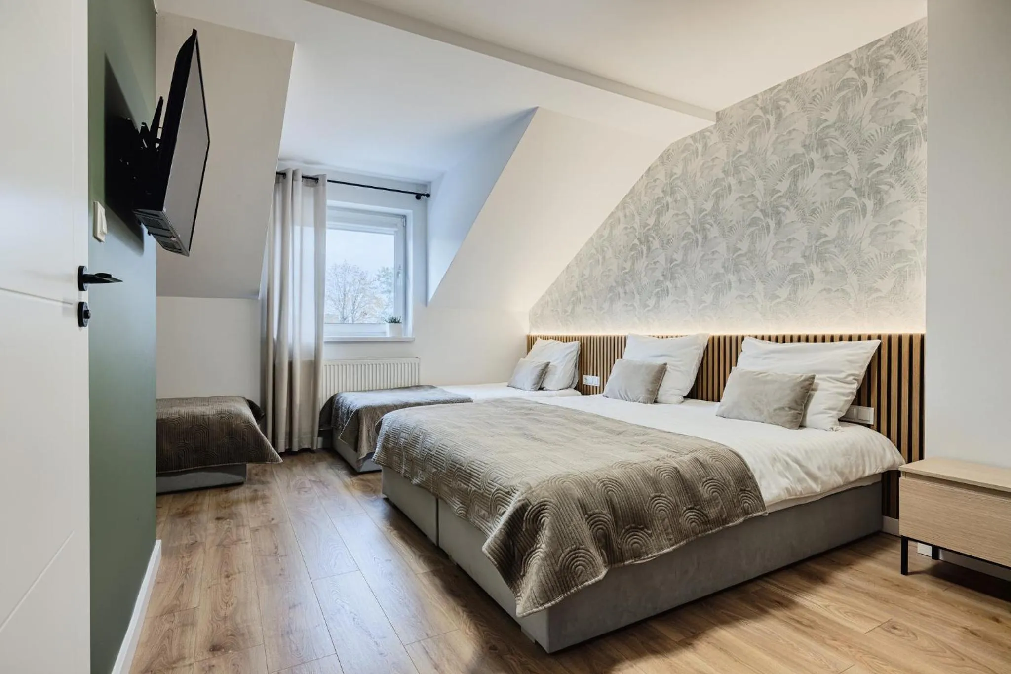 Bed in GOŚCINIEC ZACISZE - pokoje & restauracja blisko A2 Dąbie - Uniejów