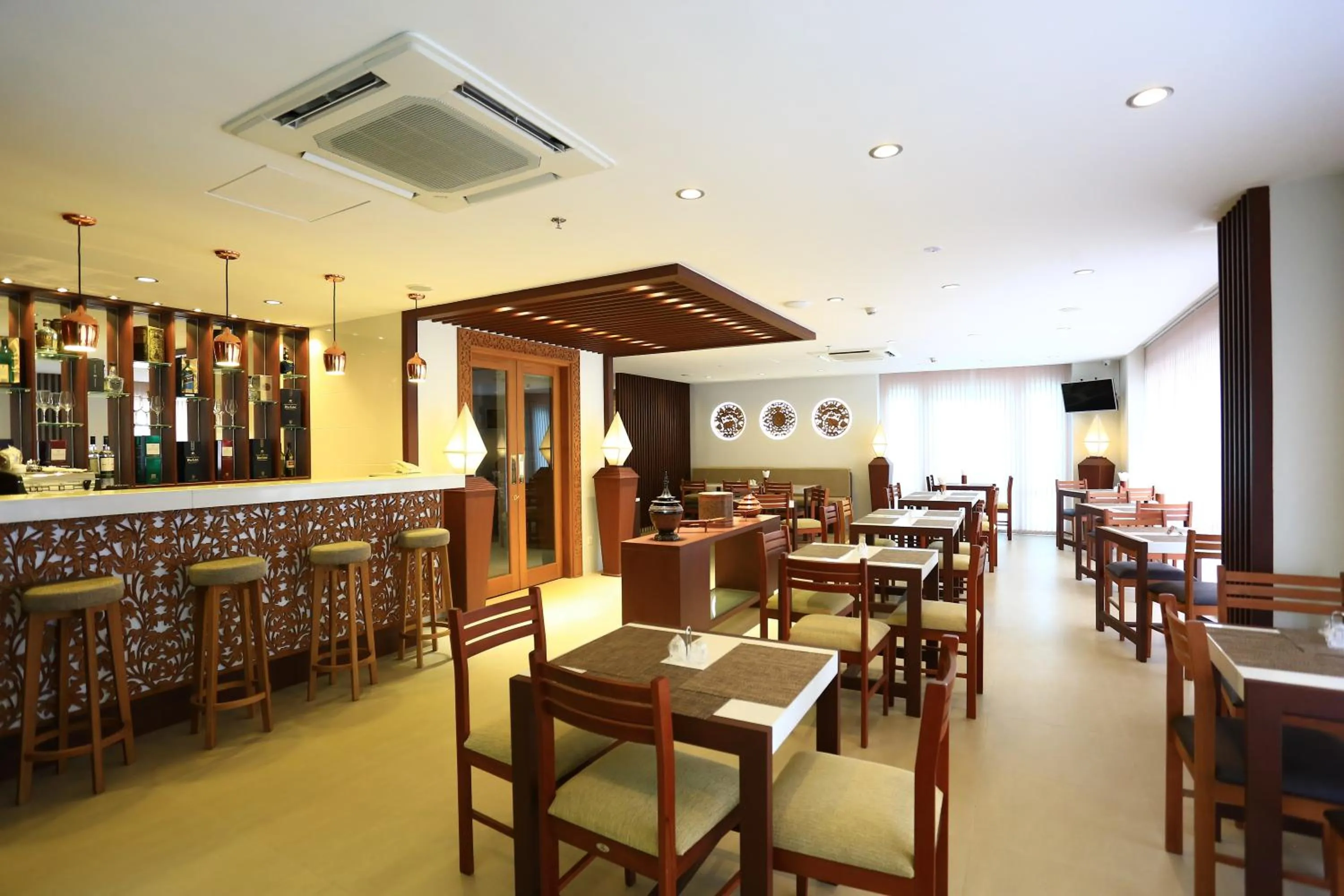 Restaurant/places to eat in Hotel Shwe Yee