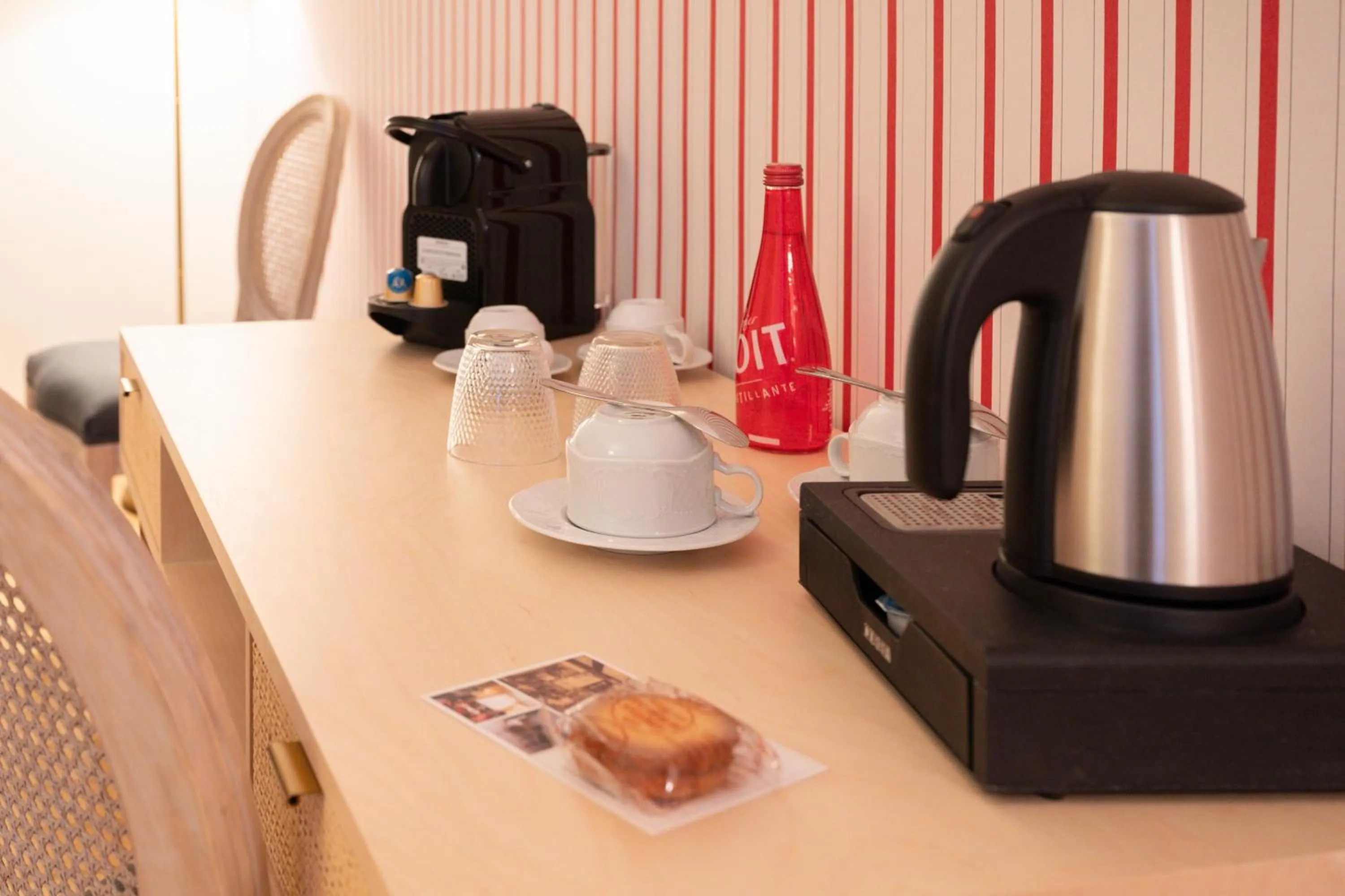 Coffee/tea facilities in Grand Hôtel de l'Europe - Morlaix Centre