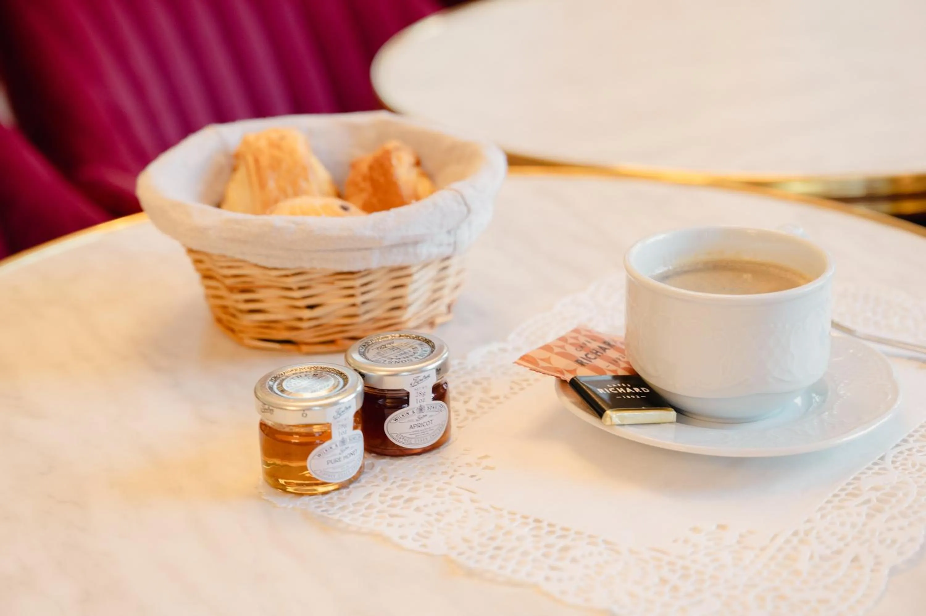 Breakfast in Grand Hôtel de l'Europe - Morlaix Centre