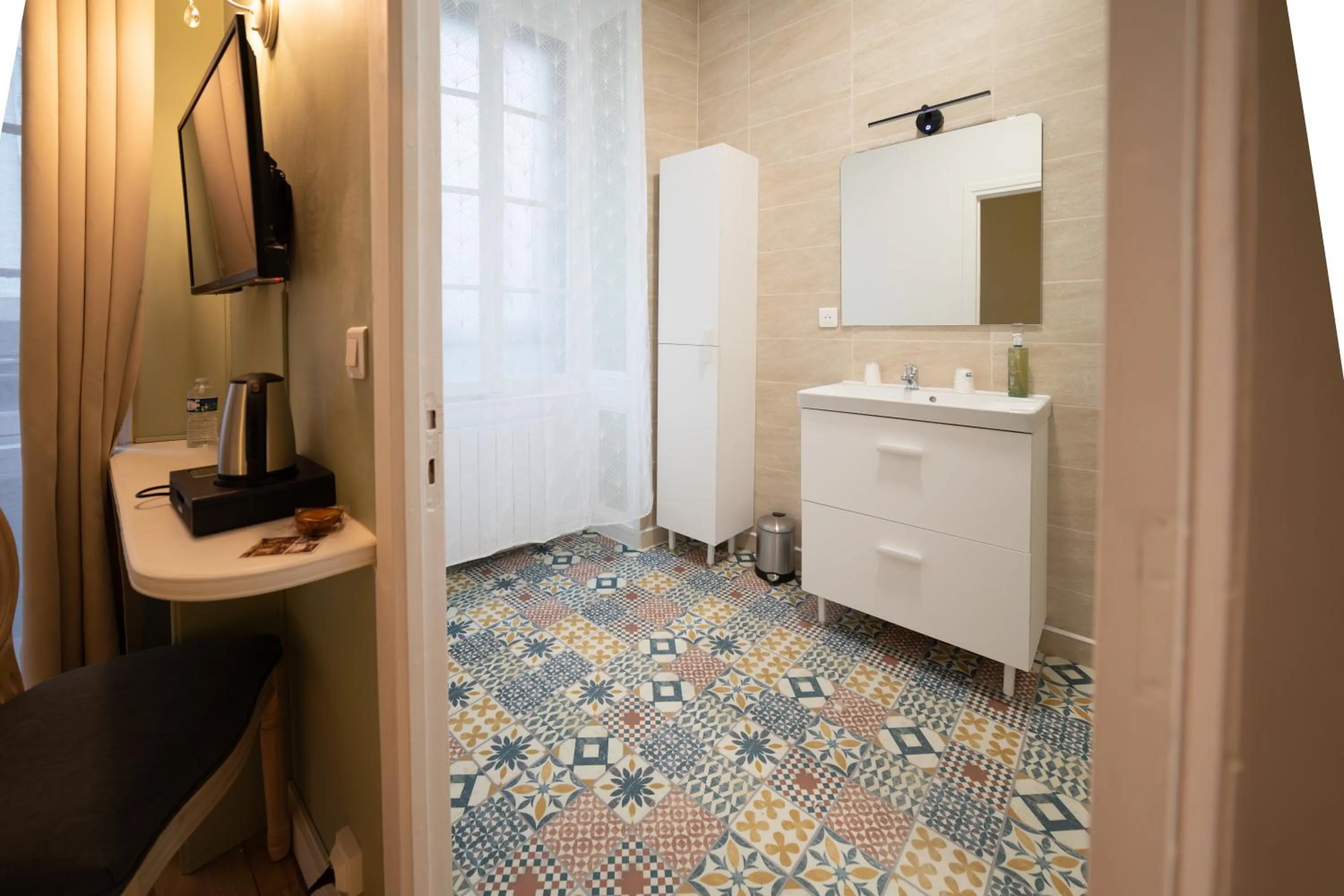 Bathroom in Grand Hôtel de l'Europe - Morlaix Centre