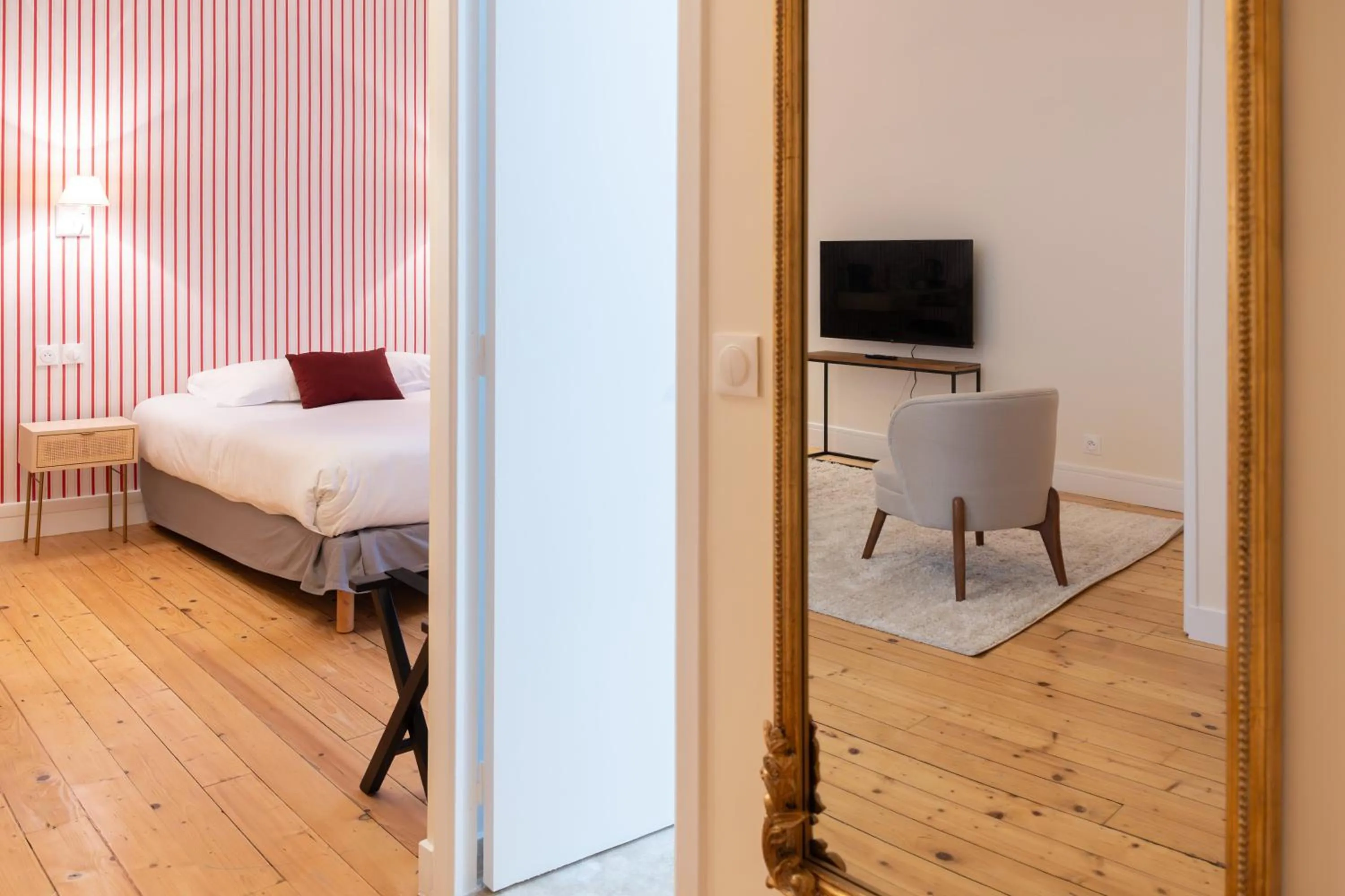 Photo of the whole room, Bed in Grand Hôtel de l'Europe - Morlaix Centre