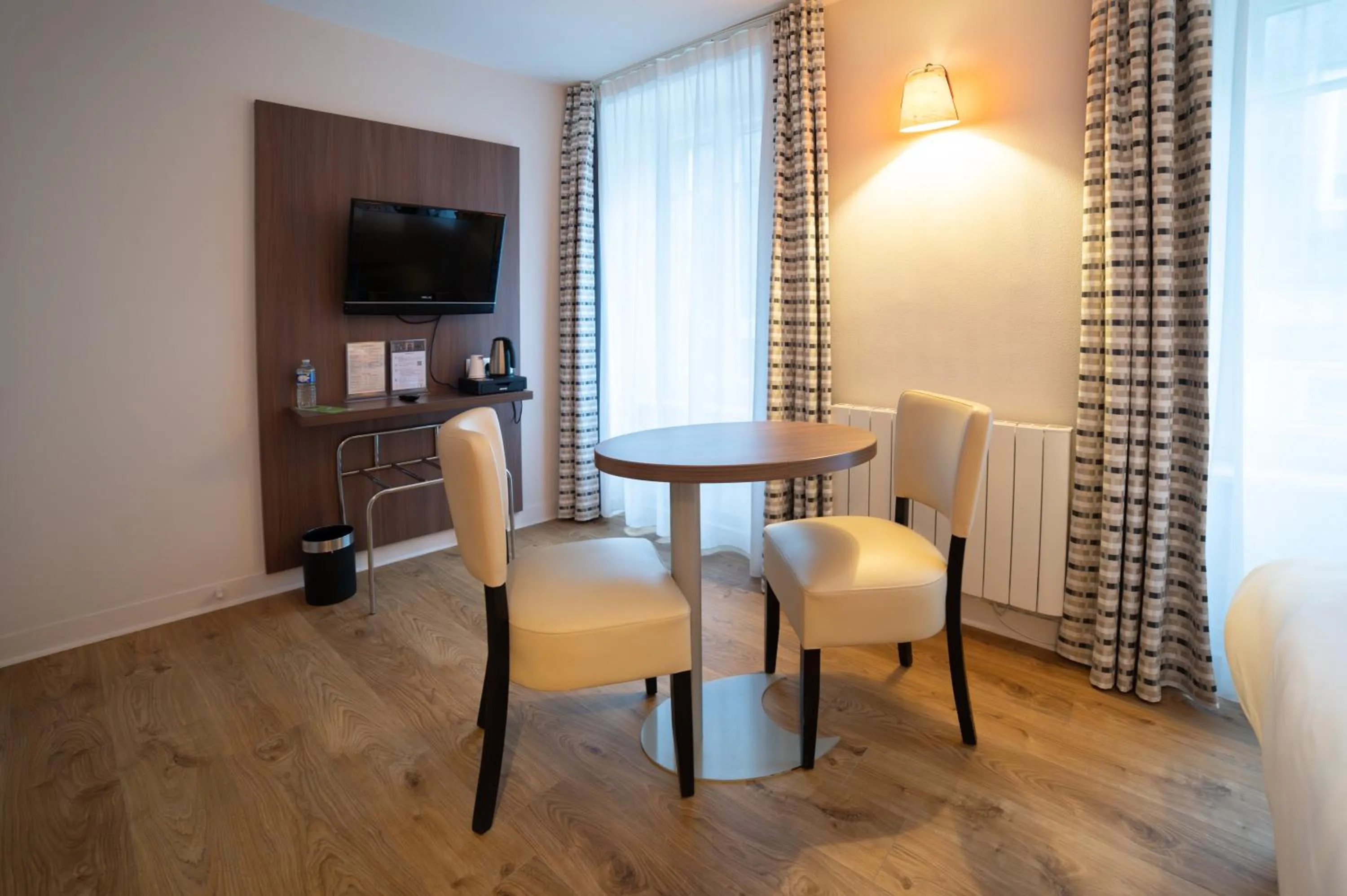 Coffee/tea facilities in Grand Hôtel de l'Europe - Morlaix Centre