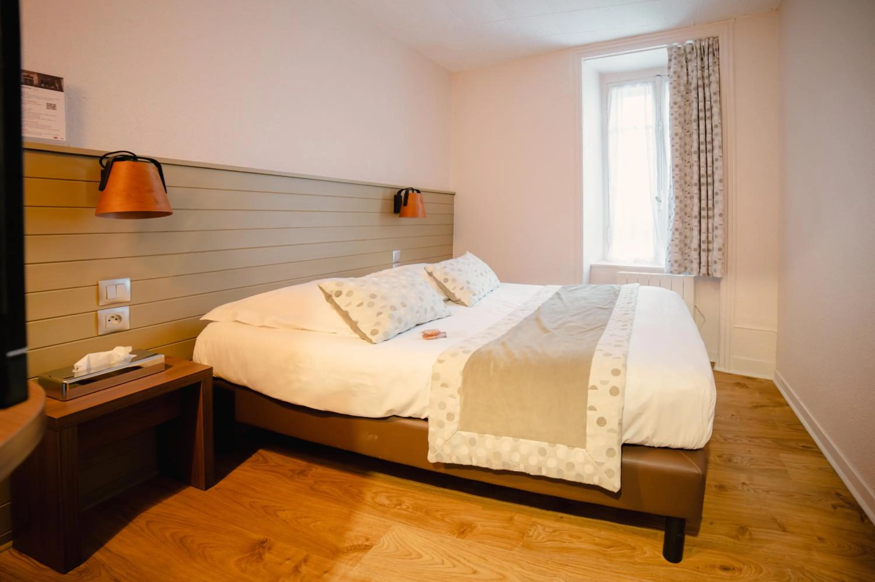 Bed in Grand Hôtel de l'Europe - Morlaix Centre