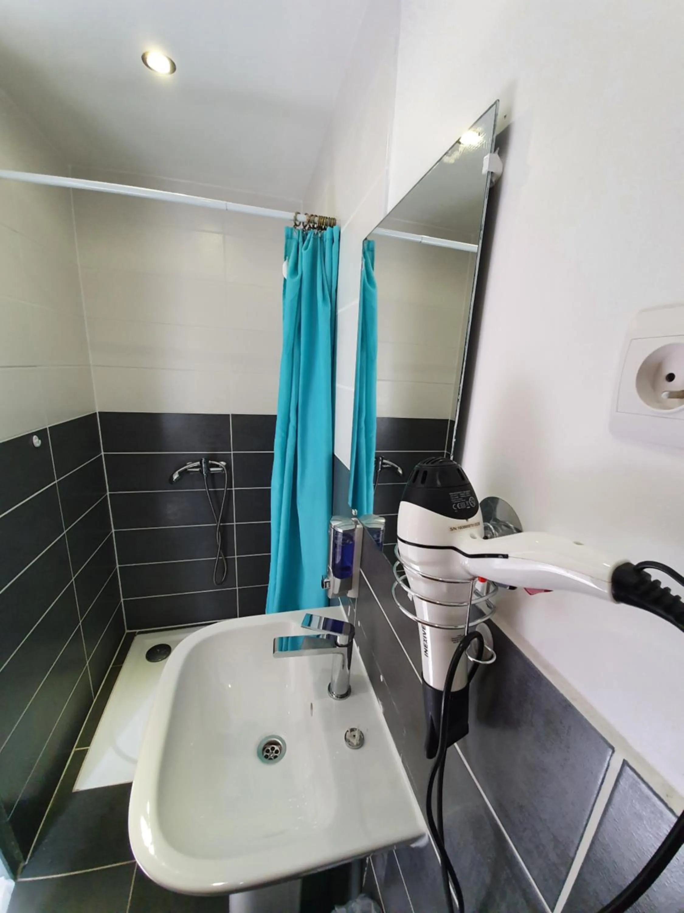 Bathroom in NancyRoom