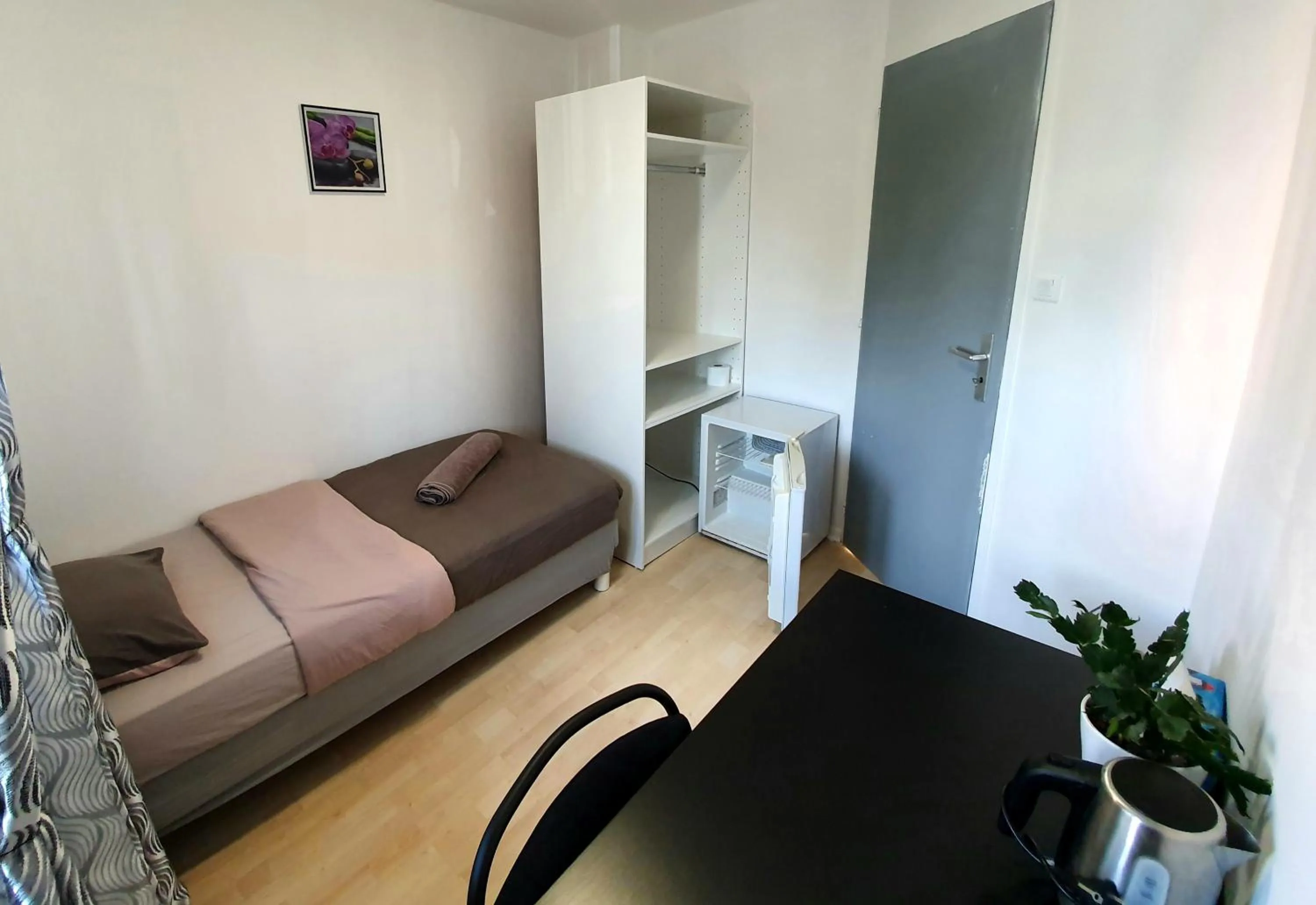 Bedroom in NancyRoom