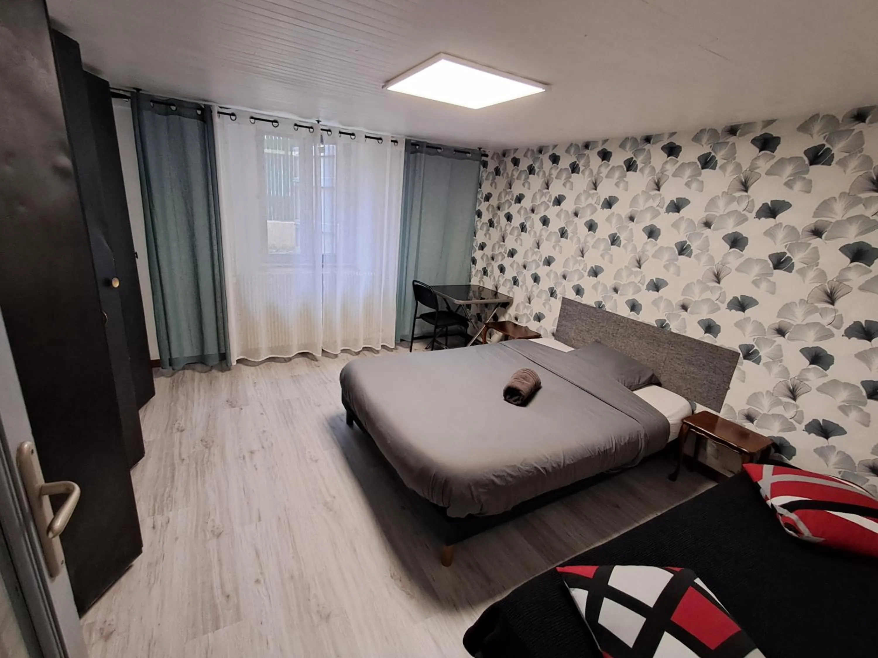 Bedroom, Bed in NancyRoom