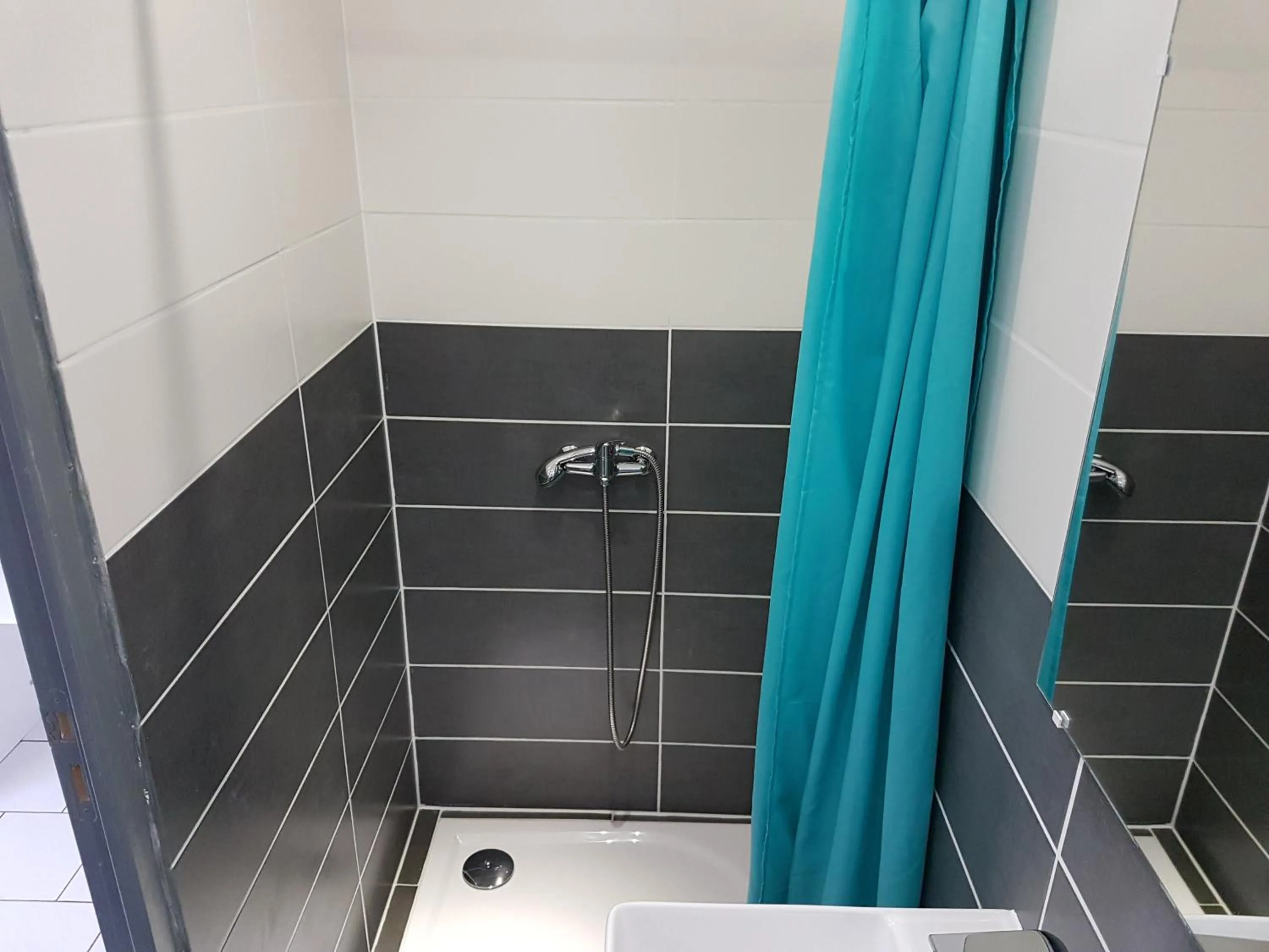 Bathroom in NancyRoom