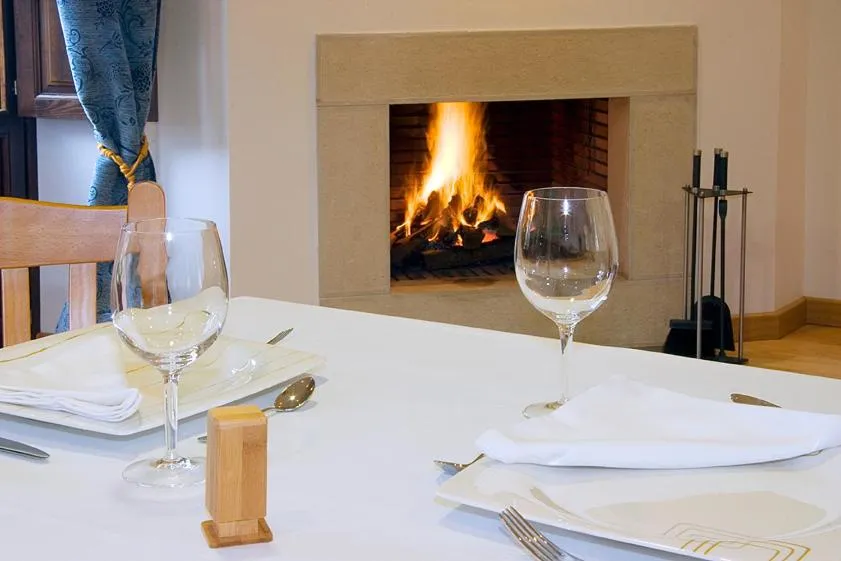 Restaurant/places to eat in Hotel y apartamentos rurales L'Anceo