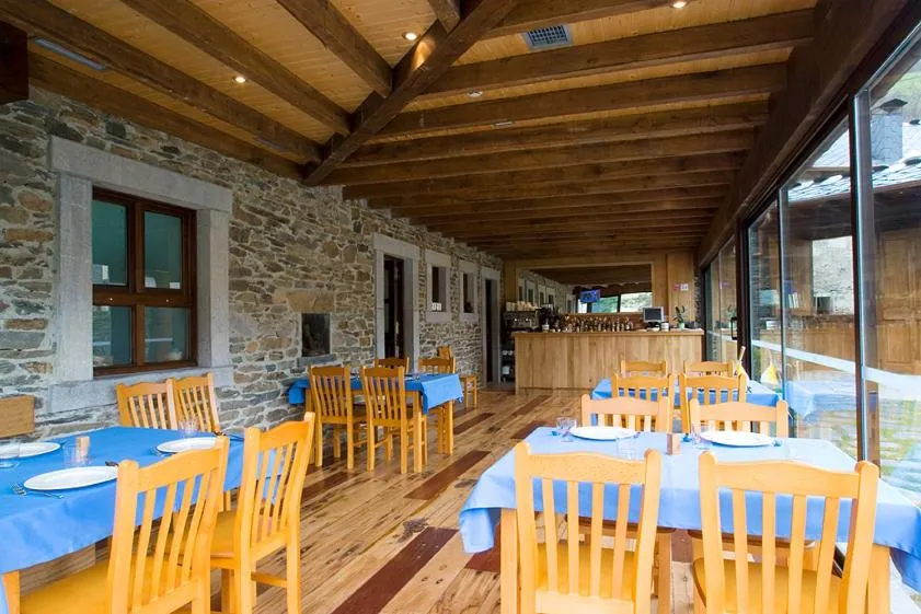 Restaurant/places to eat in Hotel y apartamentos rurales L'Anceo