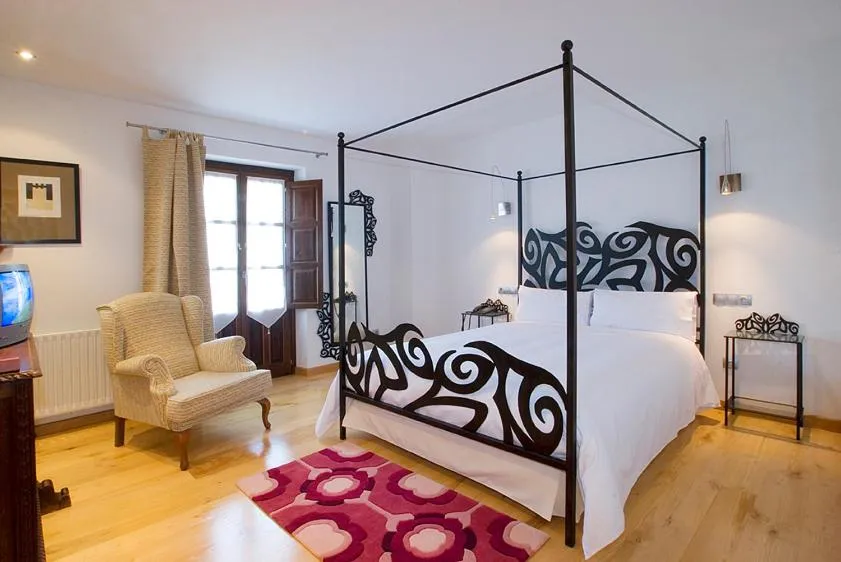 Bed in Hotel y apartamentos rurales L'Anceo