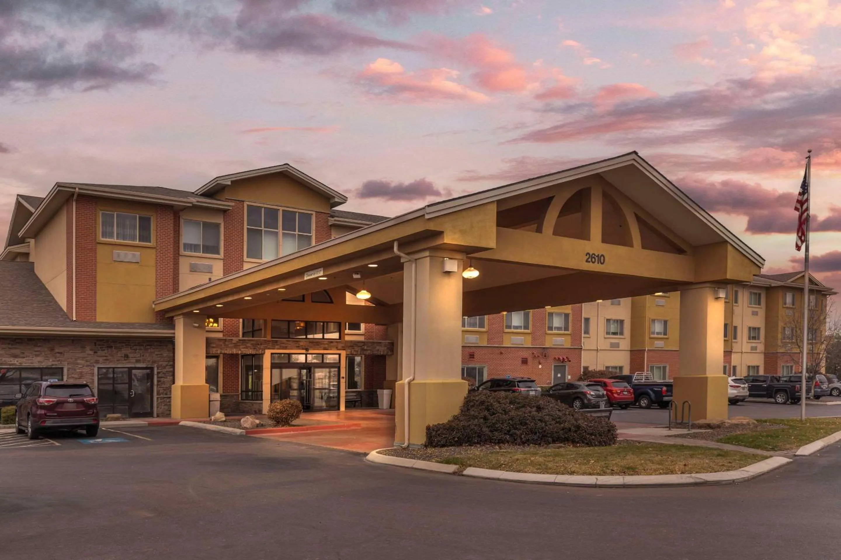 Property building in Comfort Suites
