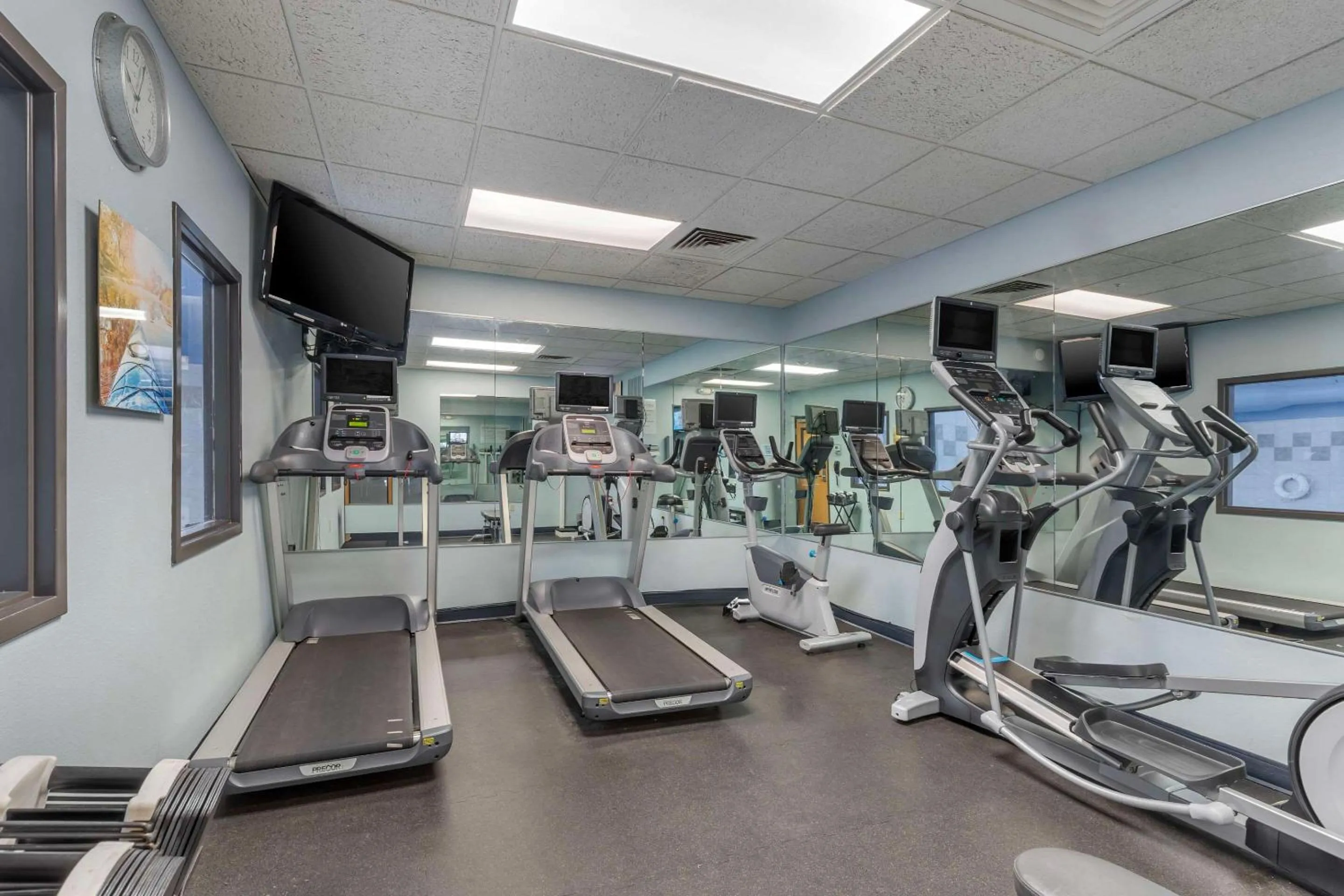 Fitness centre/facilities in Comfort Suites