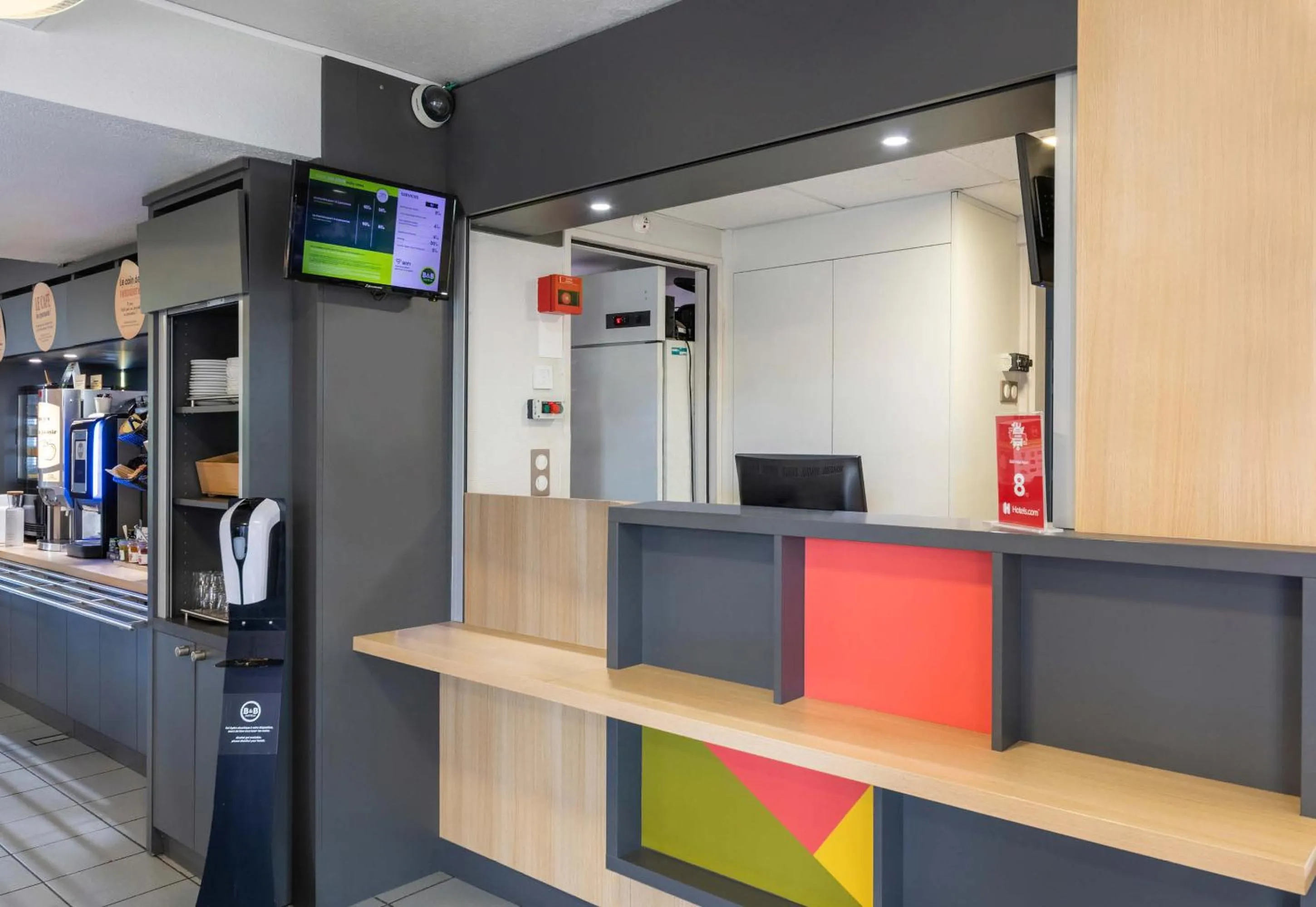 Lobby or reception in B&B HOTEL Agen