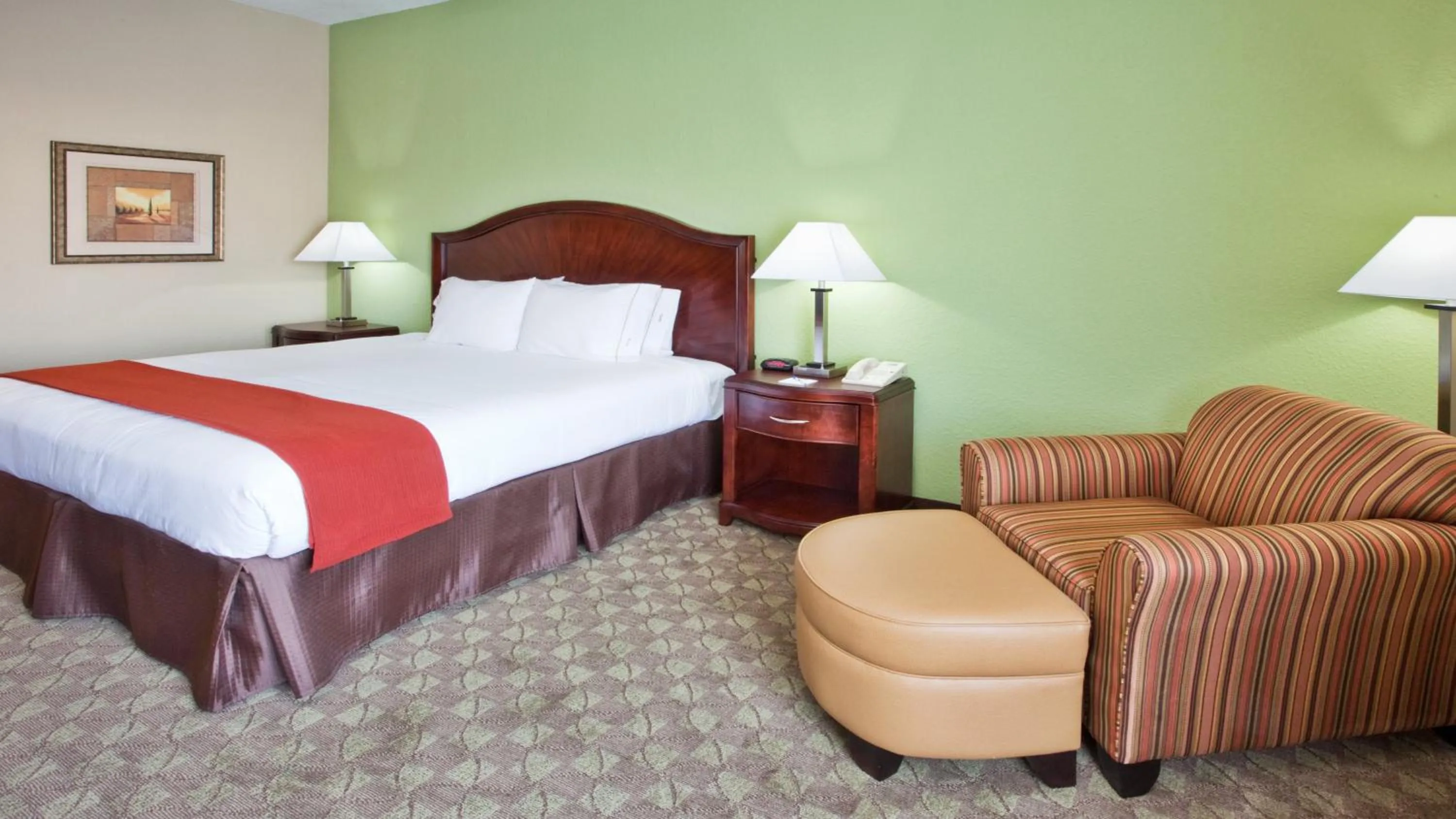 Photo of the whole room, Bed in Holiday Inn Express Peachtree Corners-Norcross by IHG