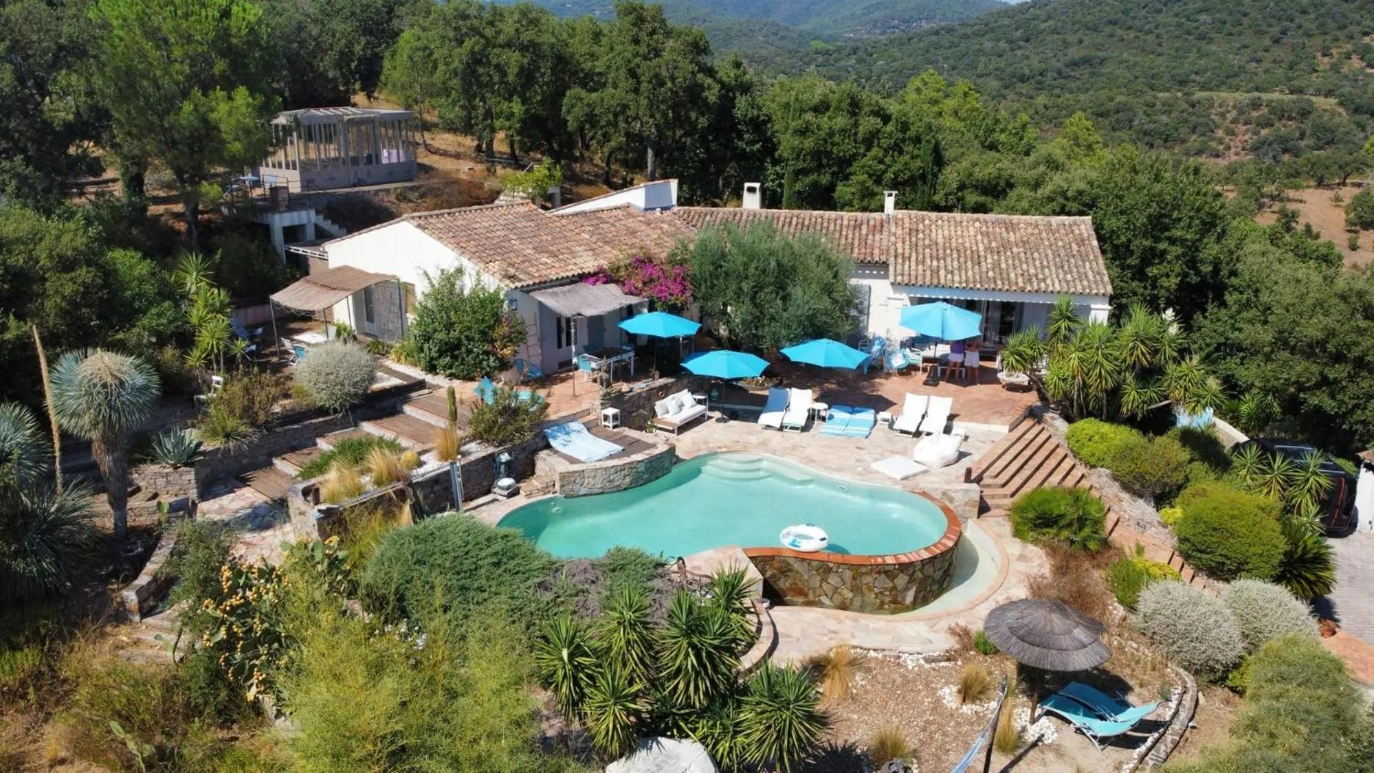 Property building in Villa des Delices