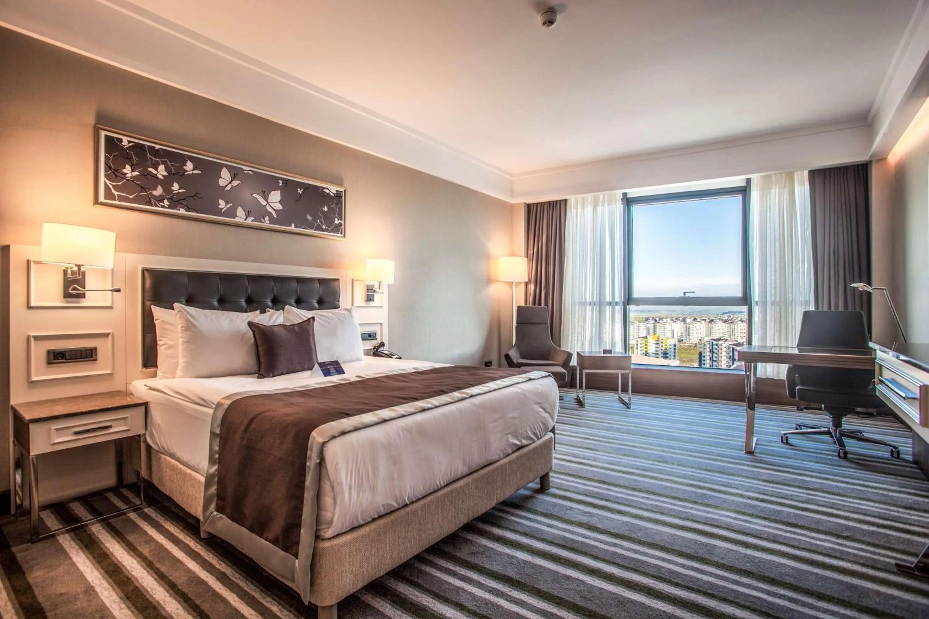 Photo of the whole room, Bed in Radisson Blu Hotel, Diyarbakir