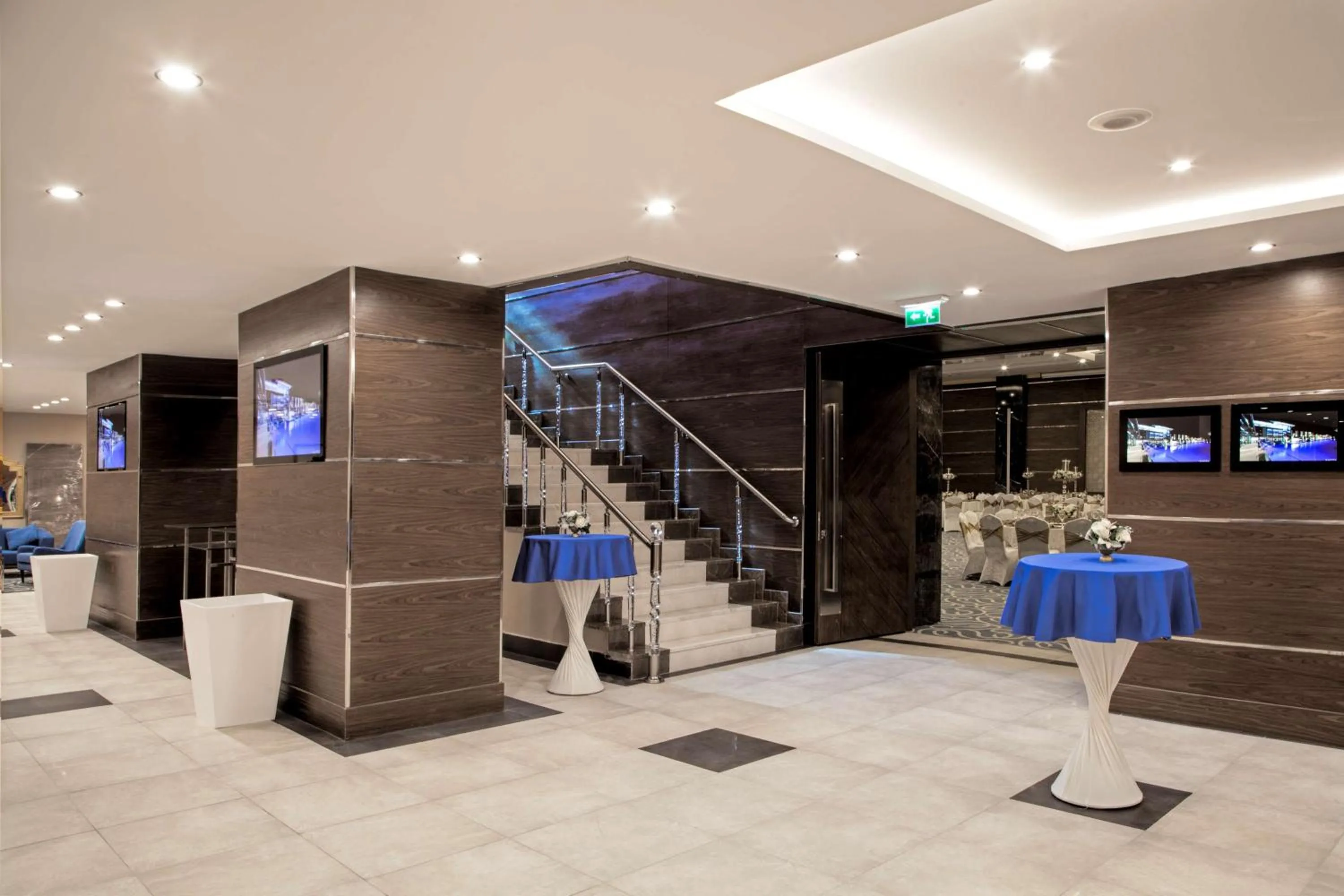 People in Radisson Blu Hotel, Diyarbakir