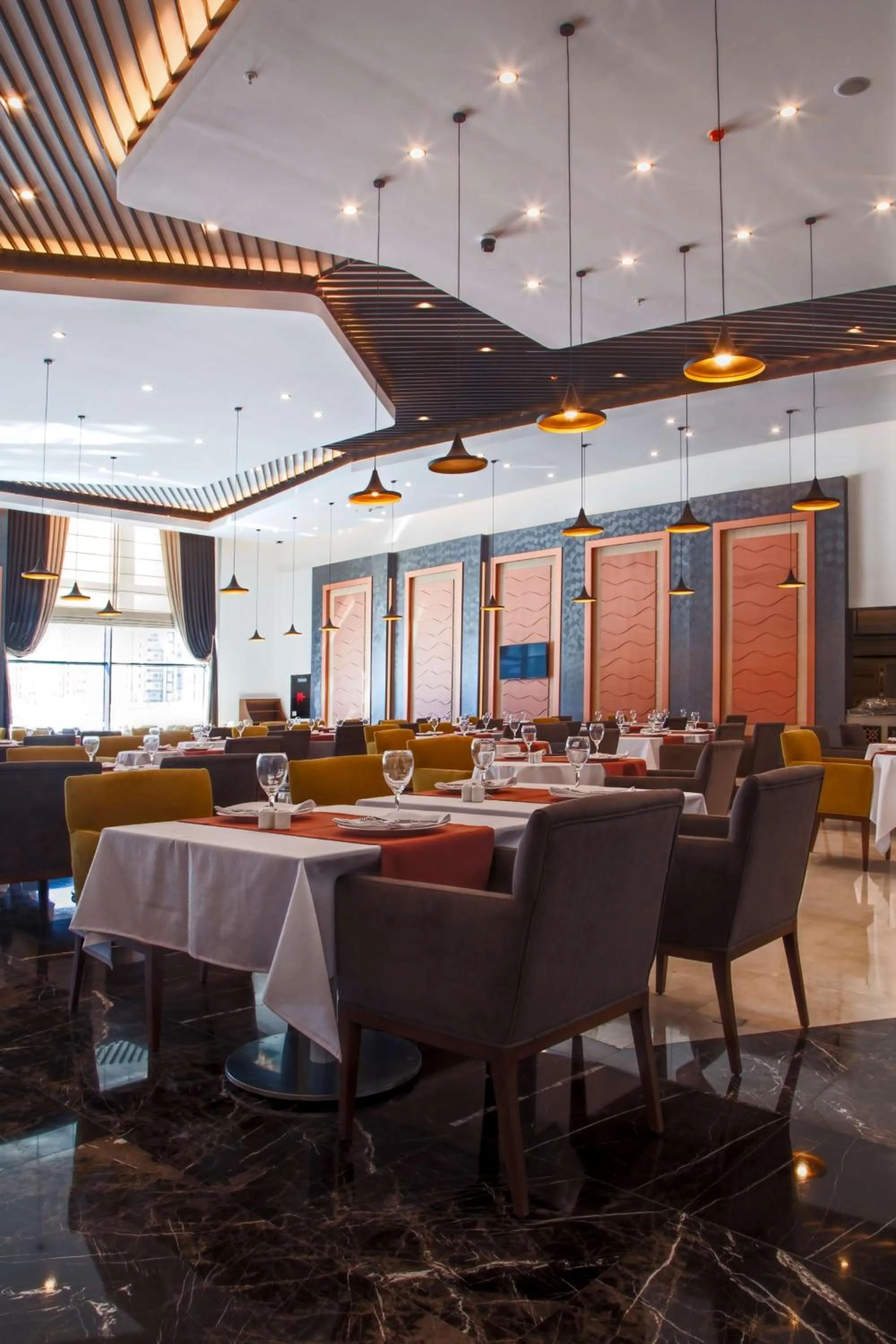 Restaurant/places to eat in Radisson Blu Hotel, Diyarbakir