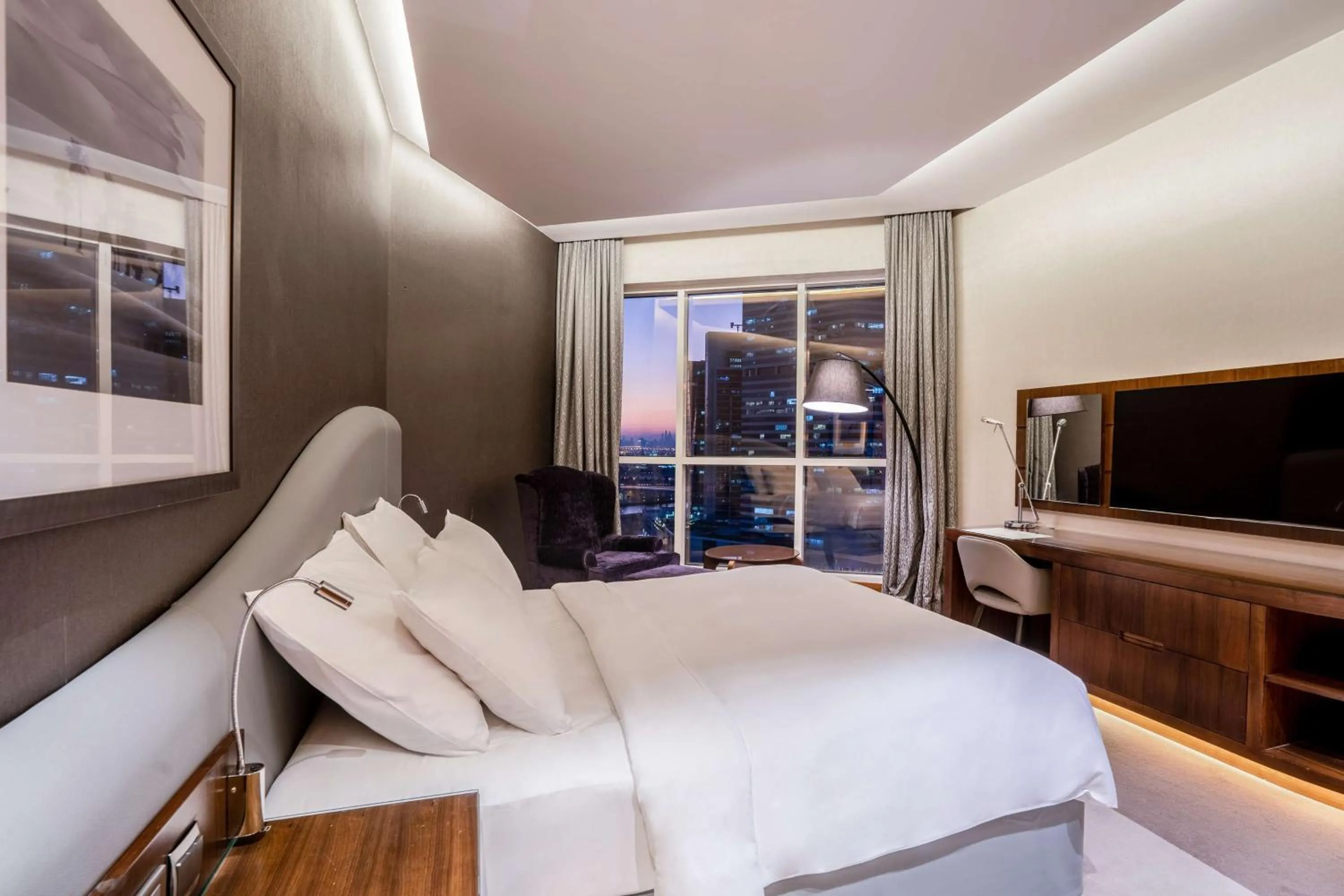 Photo of the whole room, Bed in Radisson Blu Hotel, Dubai Waterfront