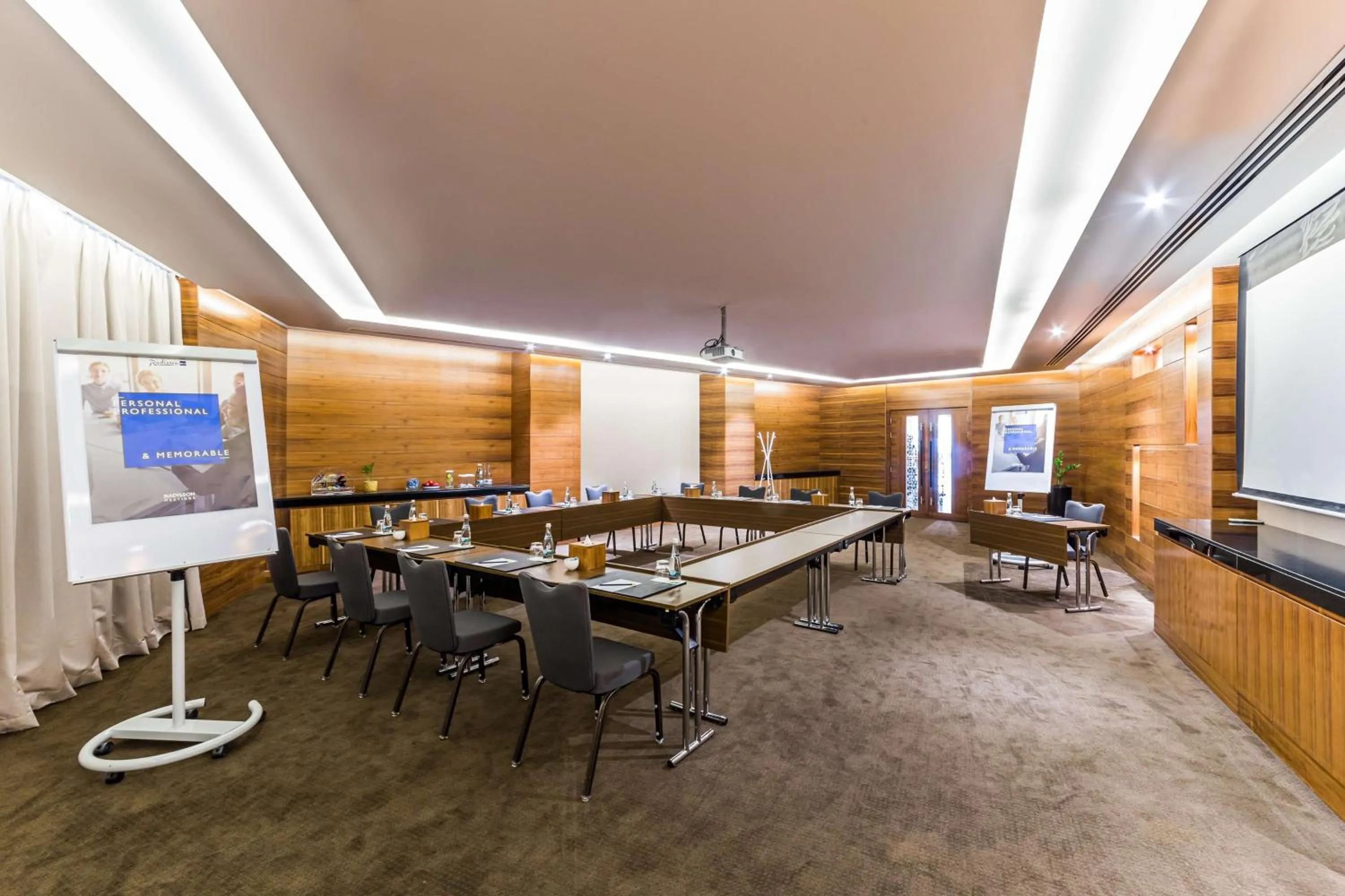 Business facilities in Radisson Blu Hotel, Dubai Waterfront