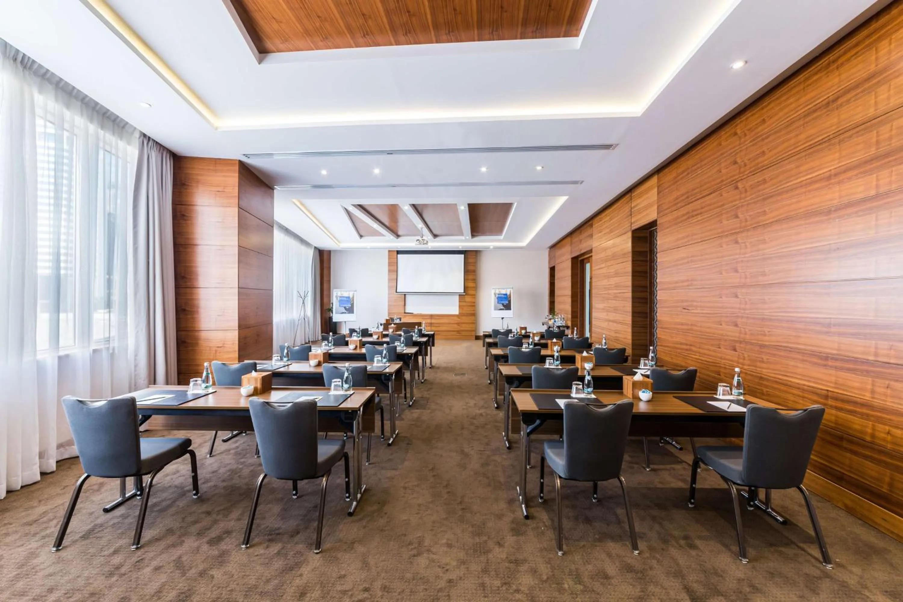 Business facilities in Radisson Blu Hotel, Dubai Waterfront