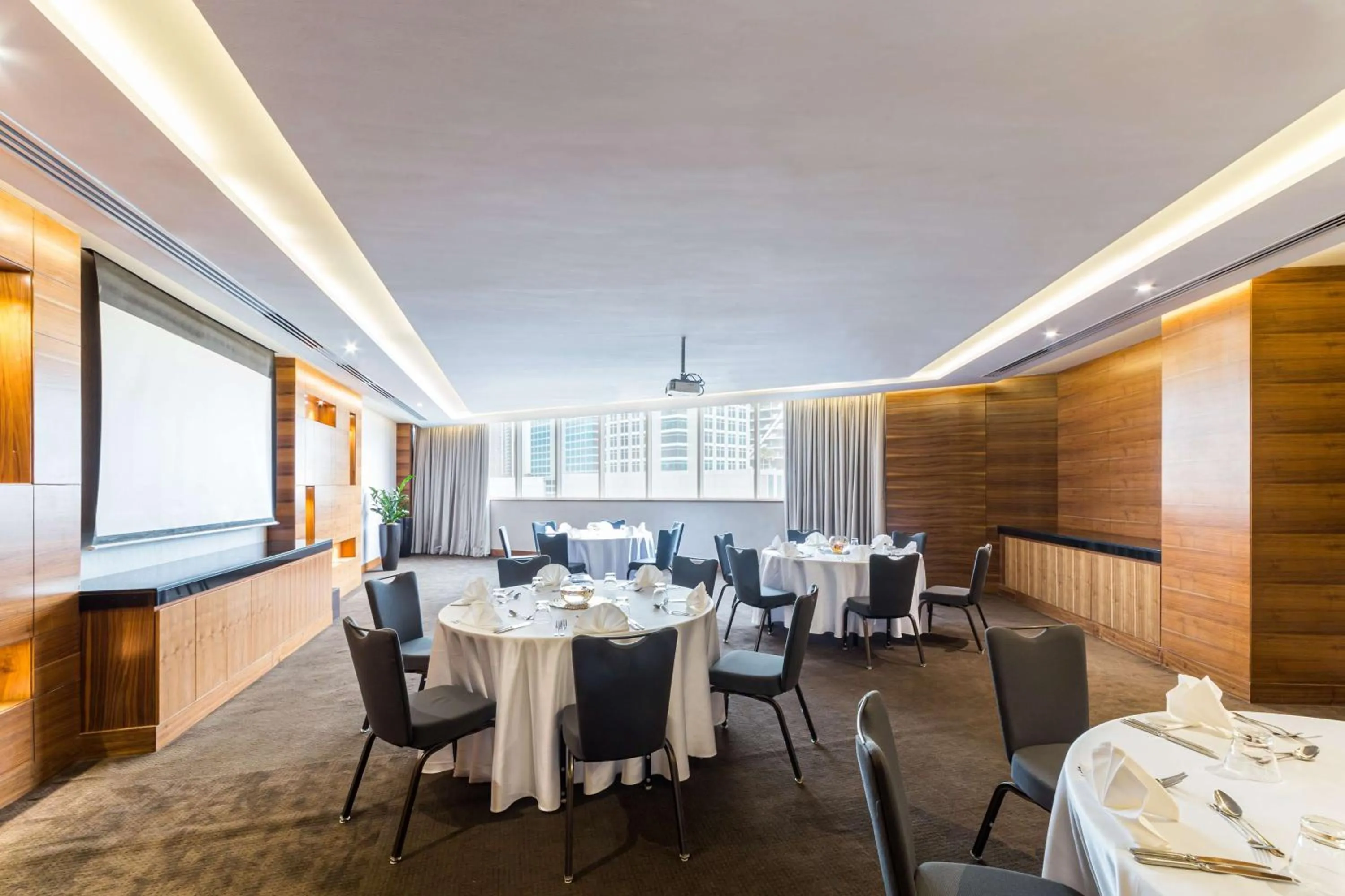 Business facilities in Radisson Blu Hotel, Dubai Waterfront