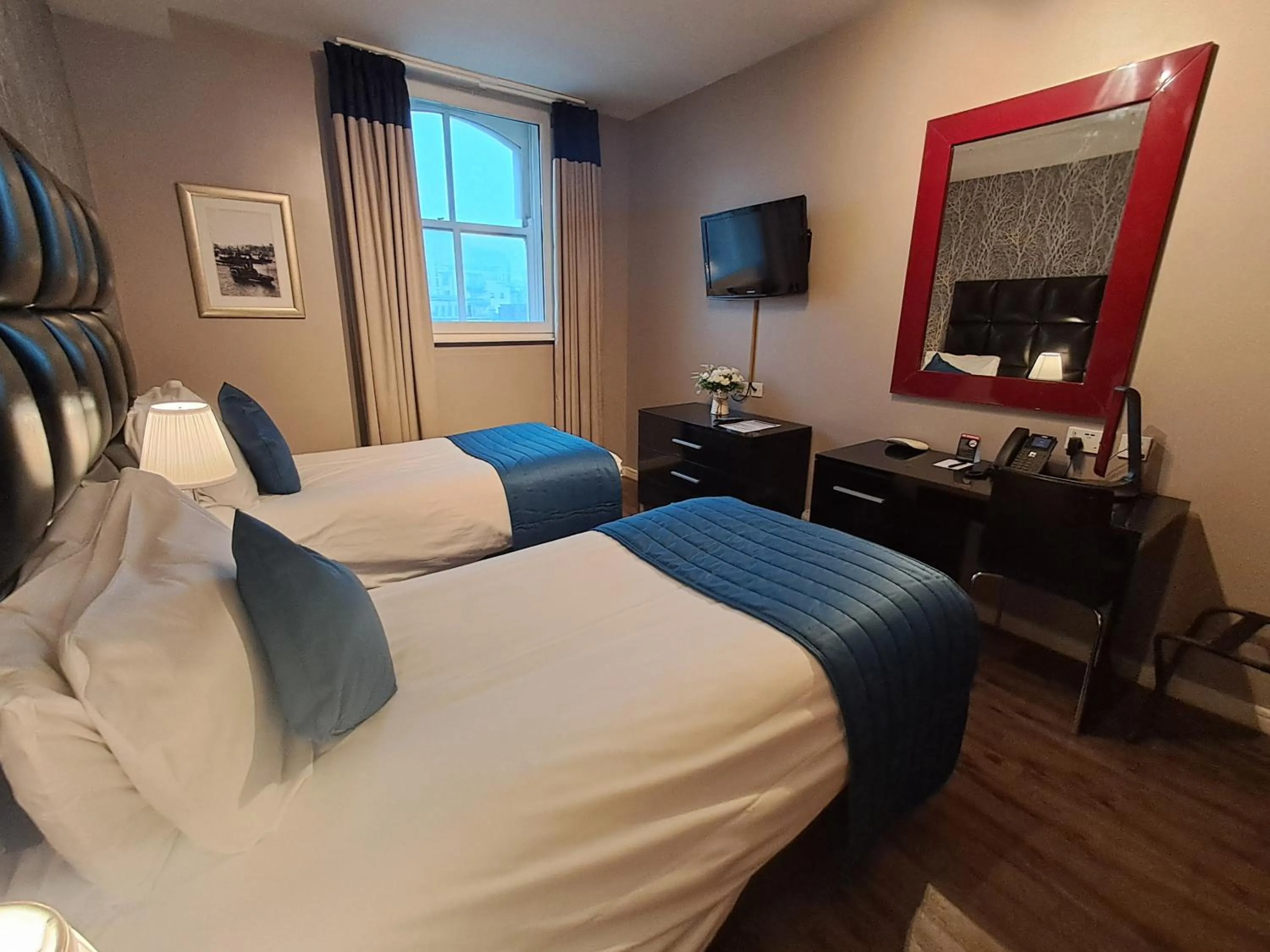 TV and multimedia, Bed in The Royal Hotel Cardiff