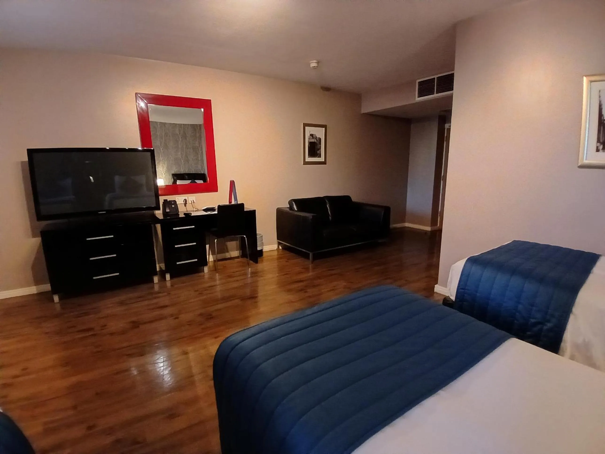 TV and multimedia, Bed in The Royal Hotel Cardiff