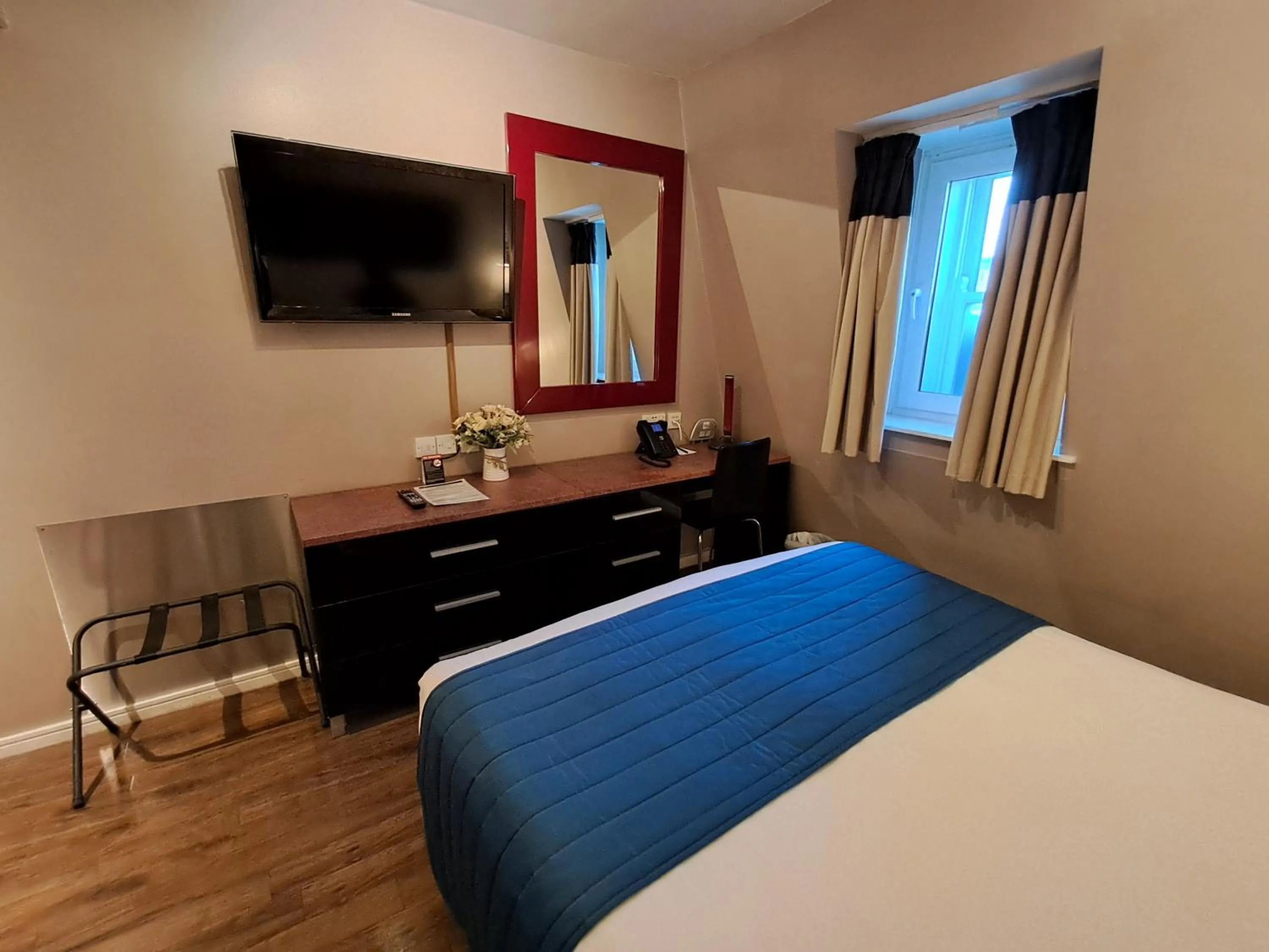 Bedroom, Bed in The Royal Hotel Cardiff