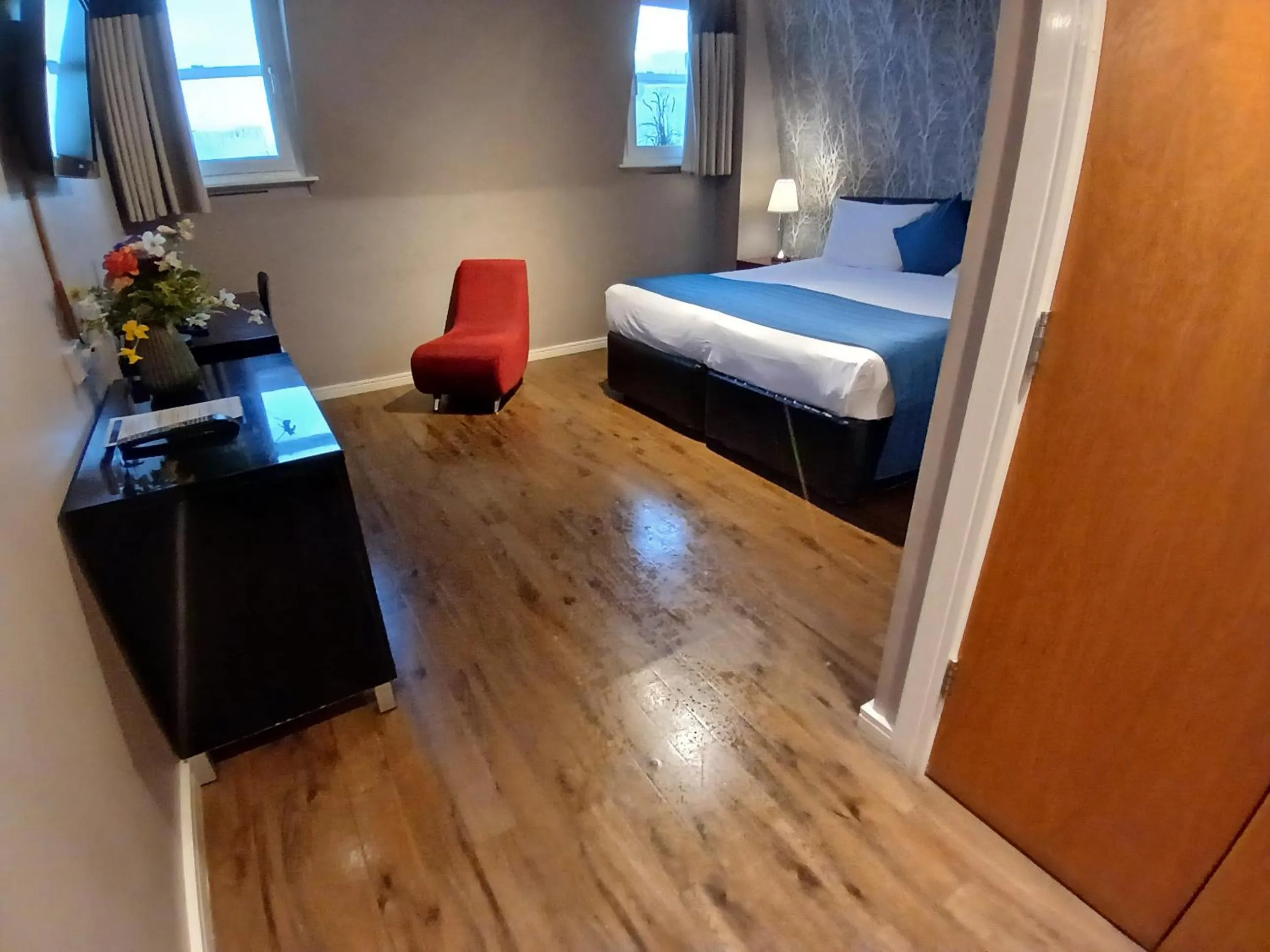 Bedroom, Bed in The Royal Hotel Cardiff