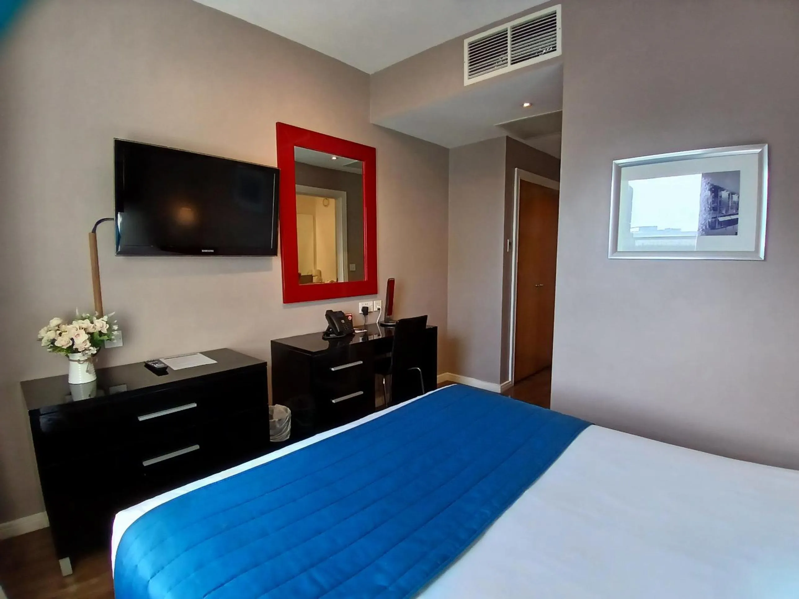 Bedroom, Bed in The Royal Hotel Cardiff