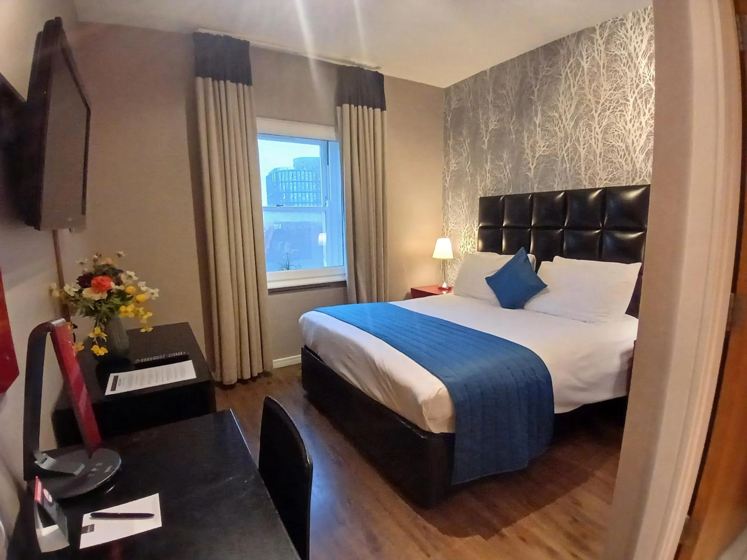 Bedroom, Bed in The Royal Hotel Cardiff