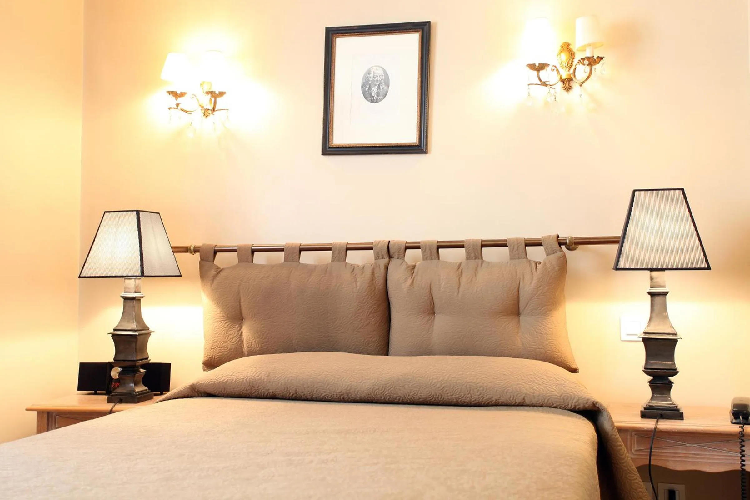 Bed in Hotel Albe Bastille