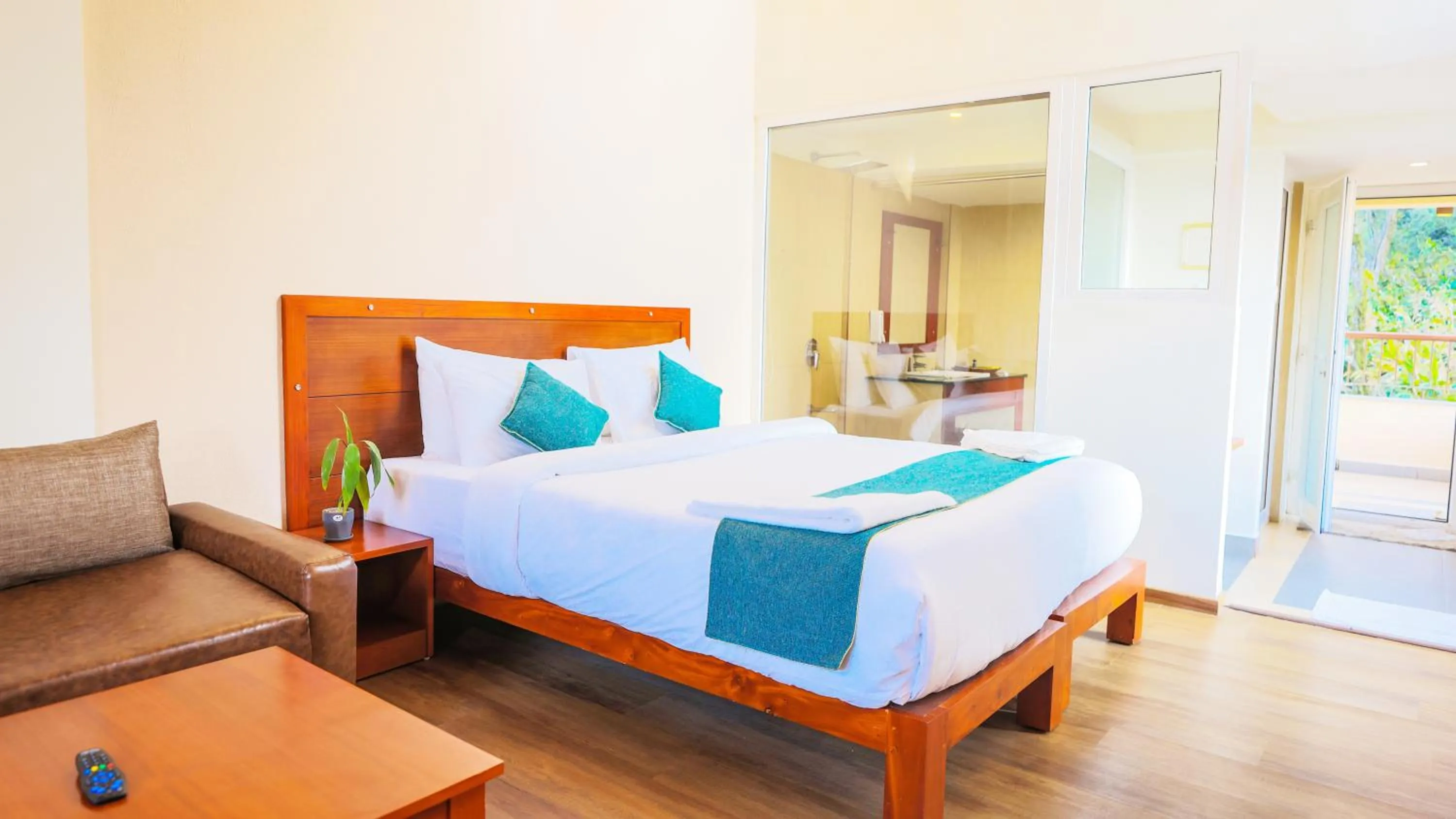 Bedroom, Bed in Shola Crown Resort - Munnar