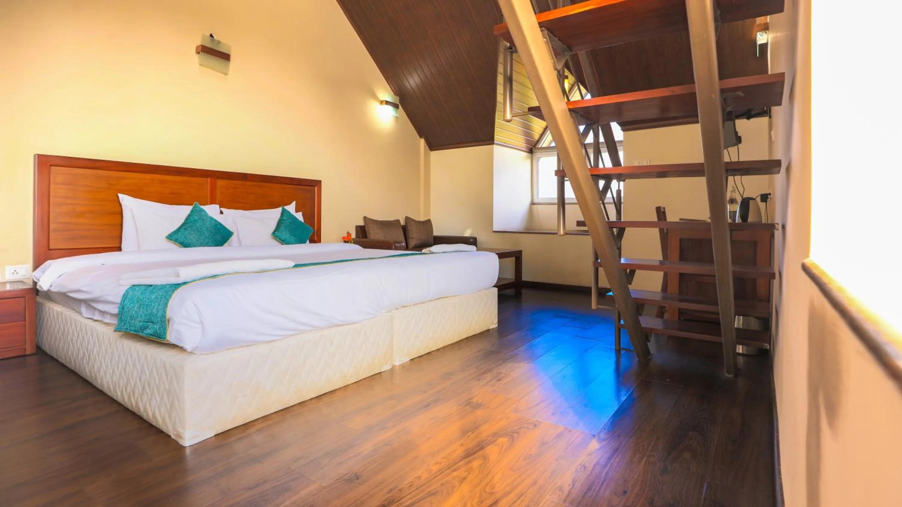 Bedroom, Bed in Shola Crown Resort - Munnar